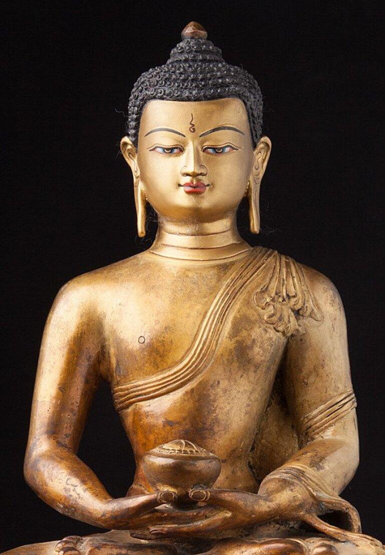 This antique bronze Buddha statue is a truly unique and special collectible piece. Standing at 30 cm high, 24 cm wide and 18 cm deep, it is made of bronze and it has been fire gilded with 24 krt gold. This statue depicts the Dhyana mudra and is