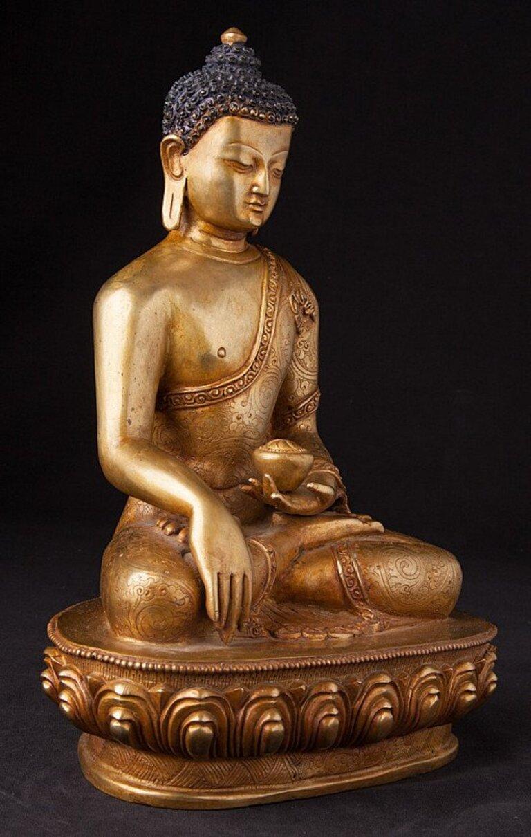 Old Nepali Buddha-Statue aus Nepal (Bronze) im Angebot