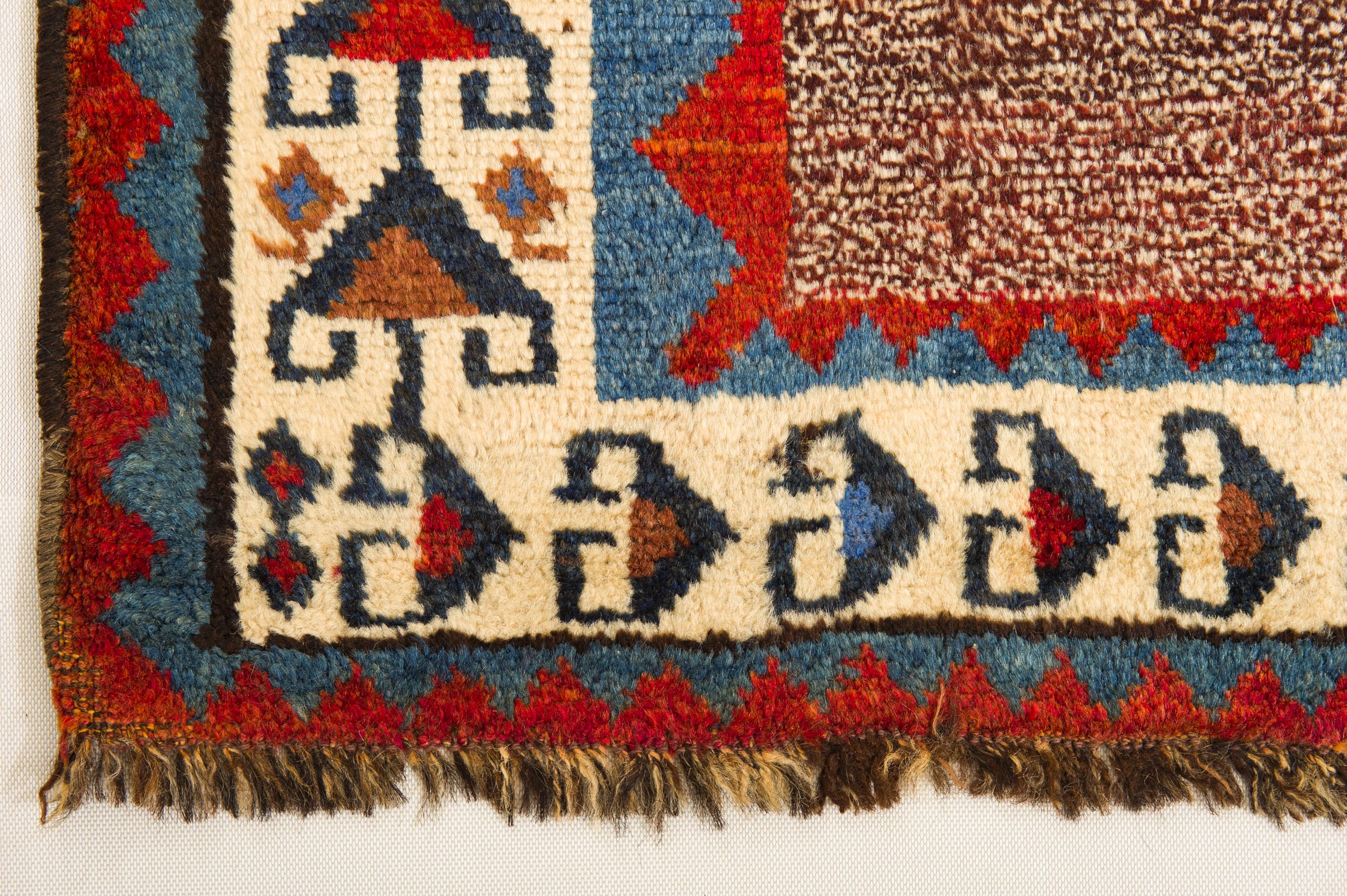 Old Nomadic Carpet In Excellent Condition For Sale In Alessandria, Piemonte