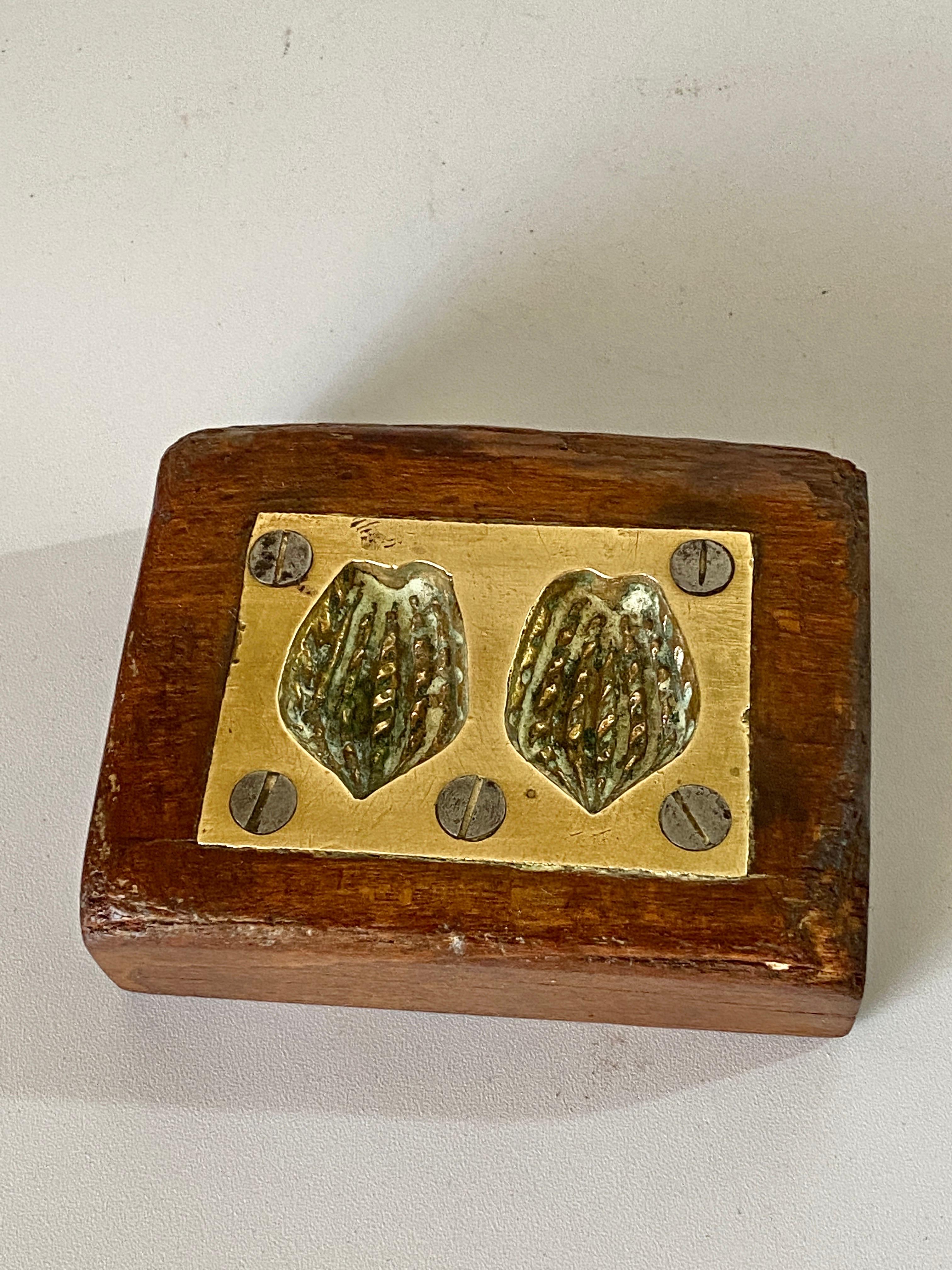 Old Nutcracker, alte Patina, Bronze und Holz, 19. Jahrhundert, Guilt, Braun, Frankreich im Angebot 3