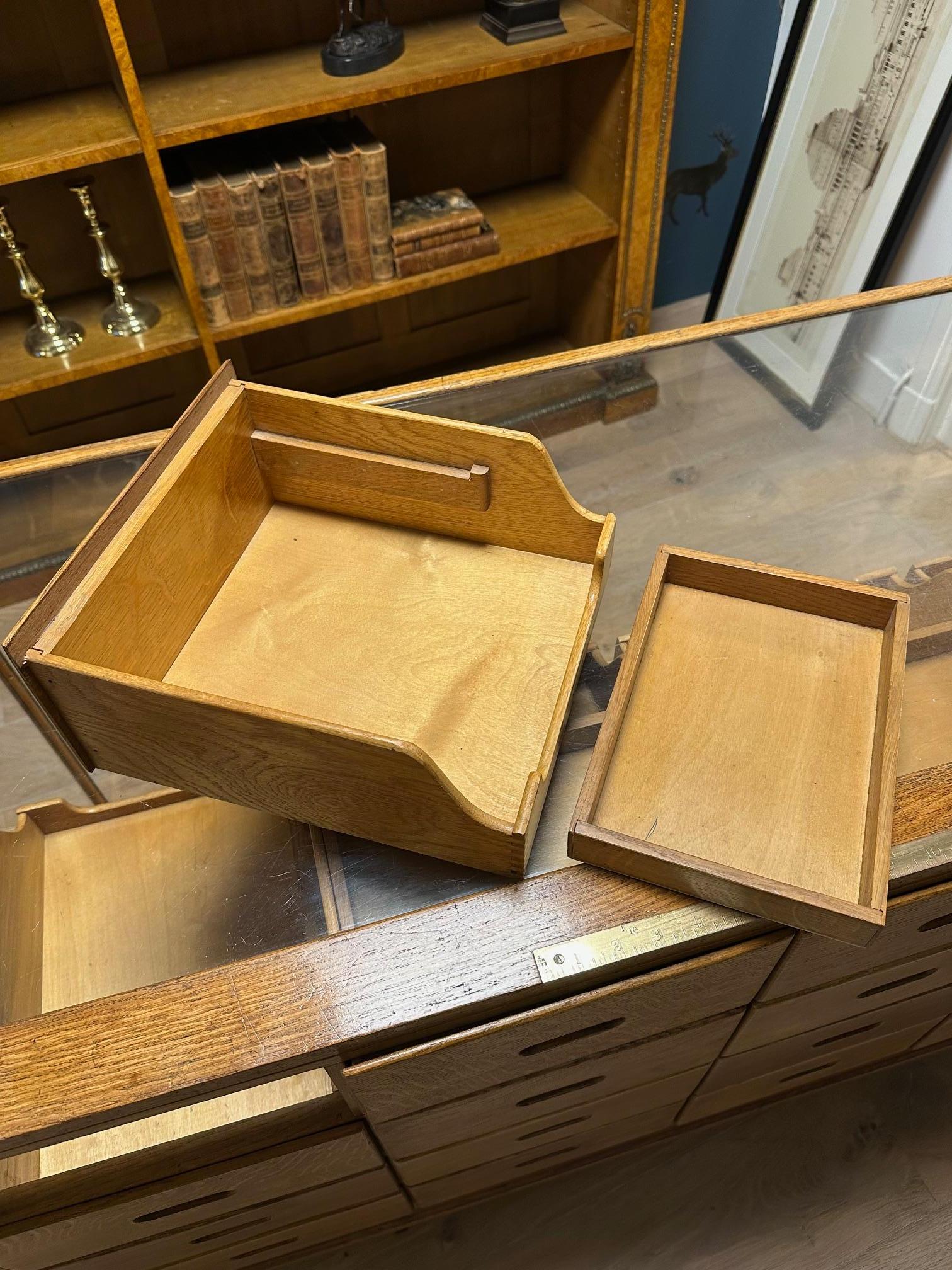 Old oak counter/display case with 24 drawers For Sale 3