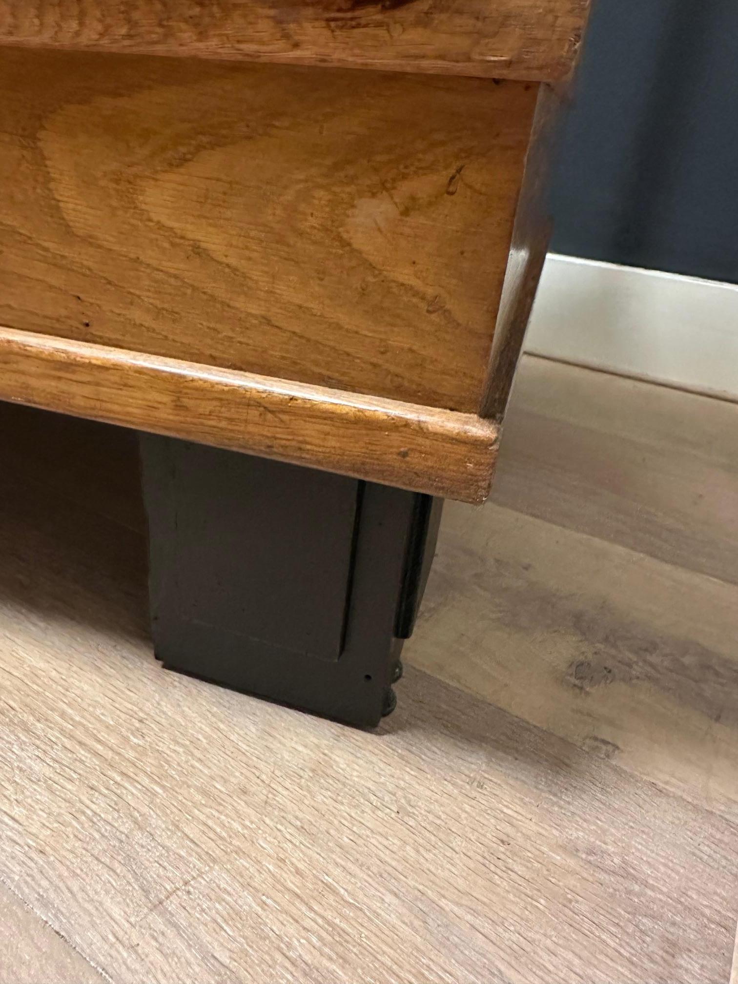 British Old oak counter/display case with 24 drawers For Sale