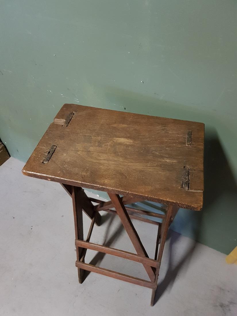 Old oak work table that was probably once made by someone, because of its patina it has a beautiful appearance and very decorative as a pedestal / console for an art object. Originating from the early 20th century or late 19th century.

The