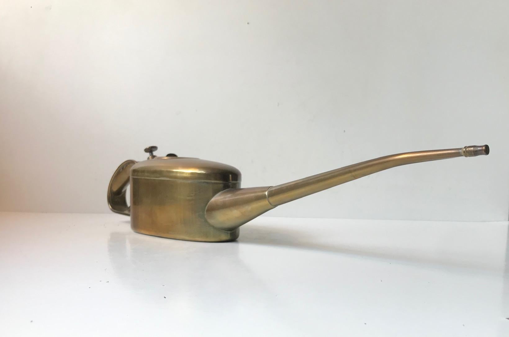 Unusually well kept oiler - oil pump can. Every piece and component is made from solid brass. Unknown provenance but its probably a maritime object, either German or English, and made during the 1920s or 1930s. It has no dents and is mechanical in