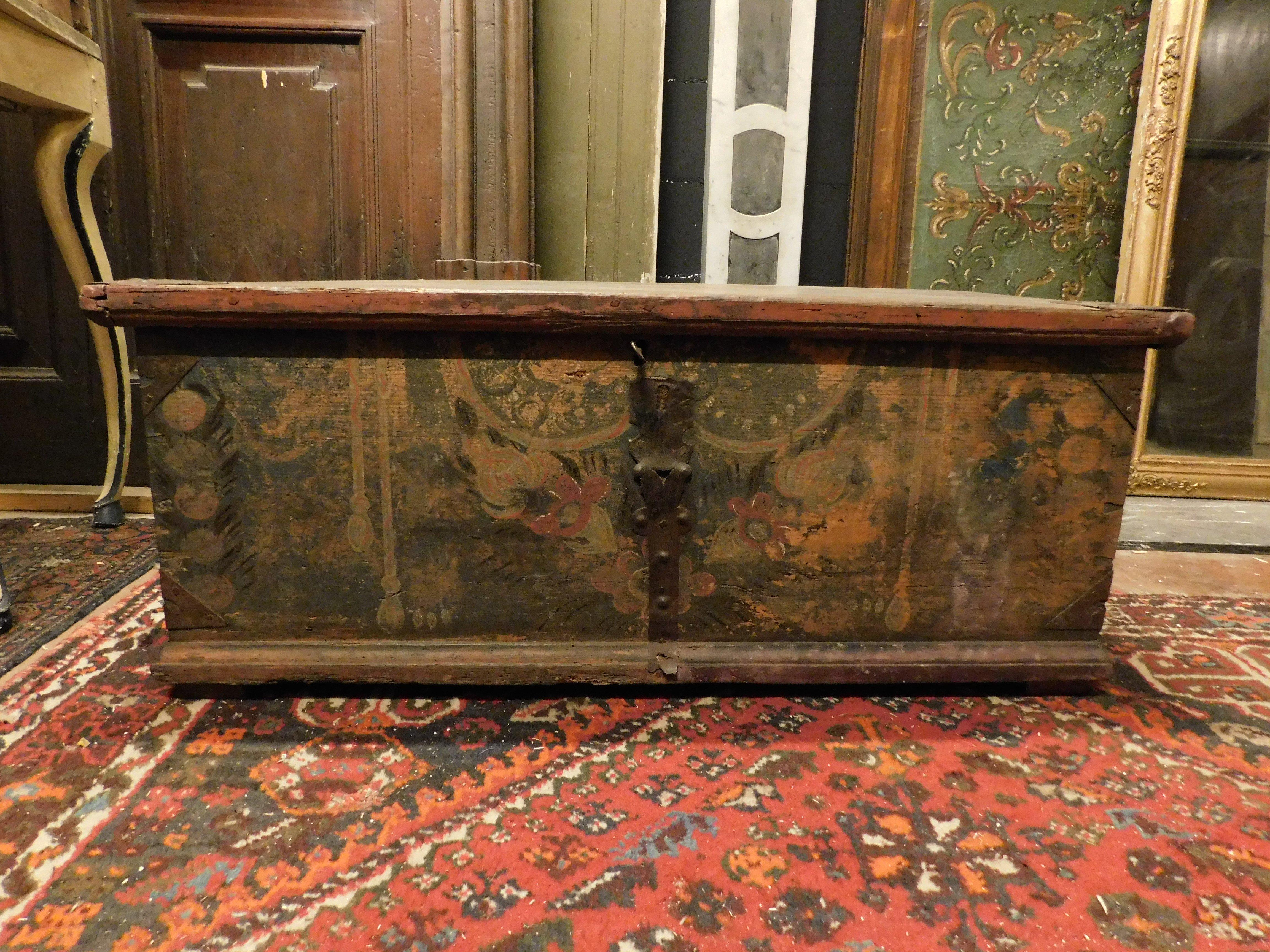 Italian Old opening chest, lacquered and painted on larch wood, Italy For Sale
