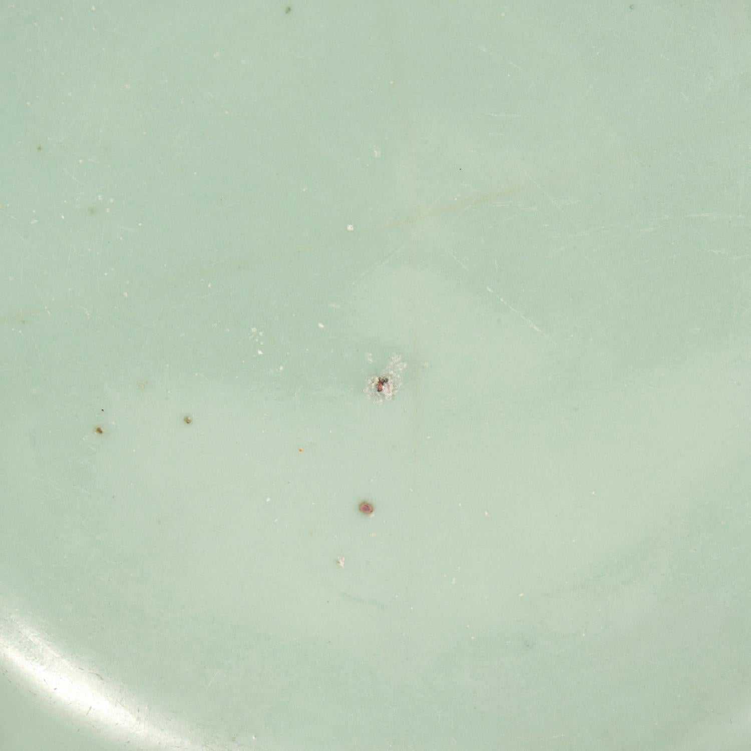 Cuenco bajo de porcelana china celadón con nubes, viejo o antiguo en venta 6