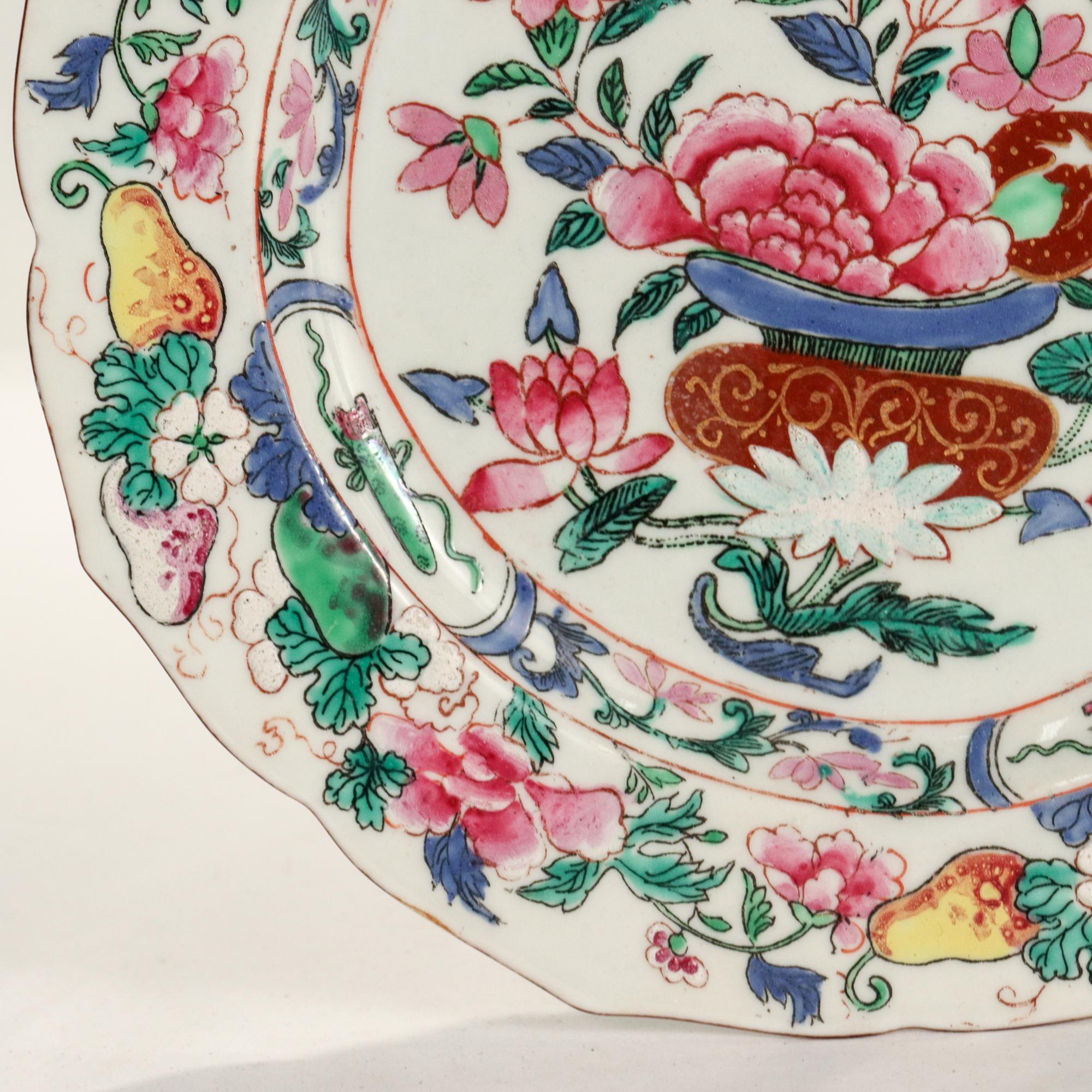 Altes oder antikes chinesisches Export Famille-Rosenteller mit Blumenkorb  im Zustand „Gut“ im Angebot in Philadelphia, PA