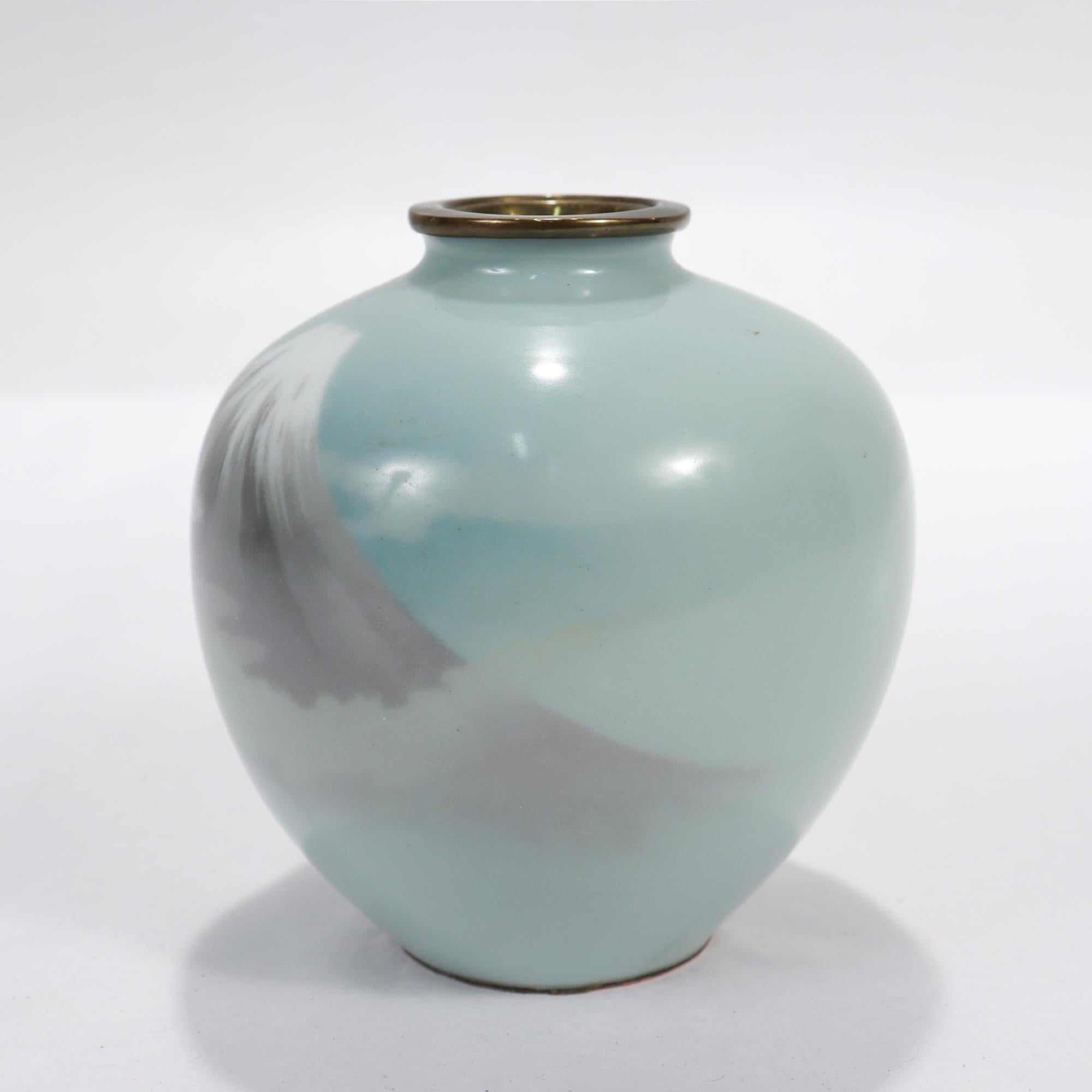 Meiji Vieux ou ancien vase japonais diminutif en émail cloisonné de Mt Fuji en vente