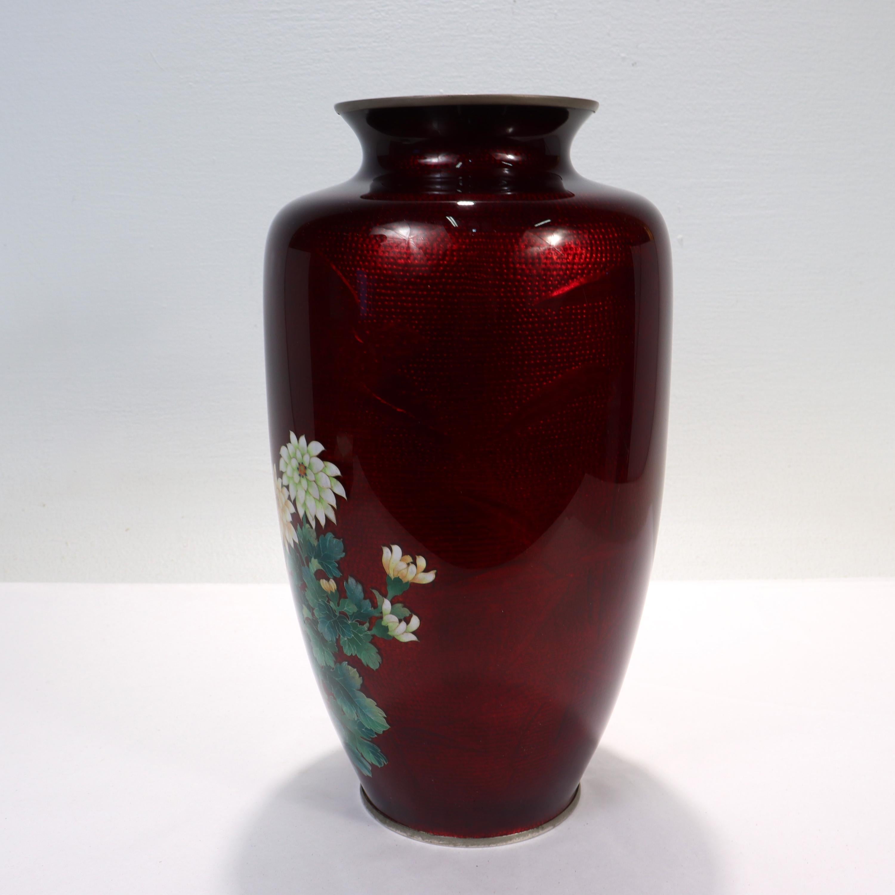 Showa Vase Ginbari japonais ancien ou antique en émail cloisonné avec décoration florale en vente