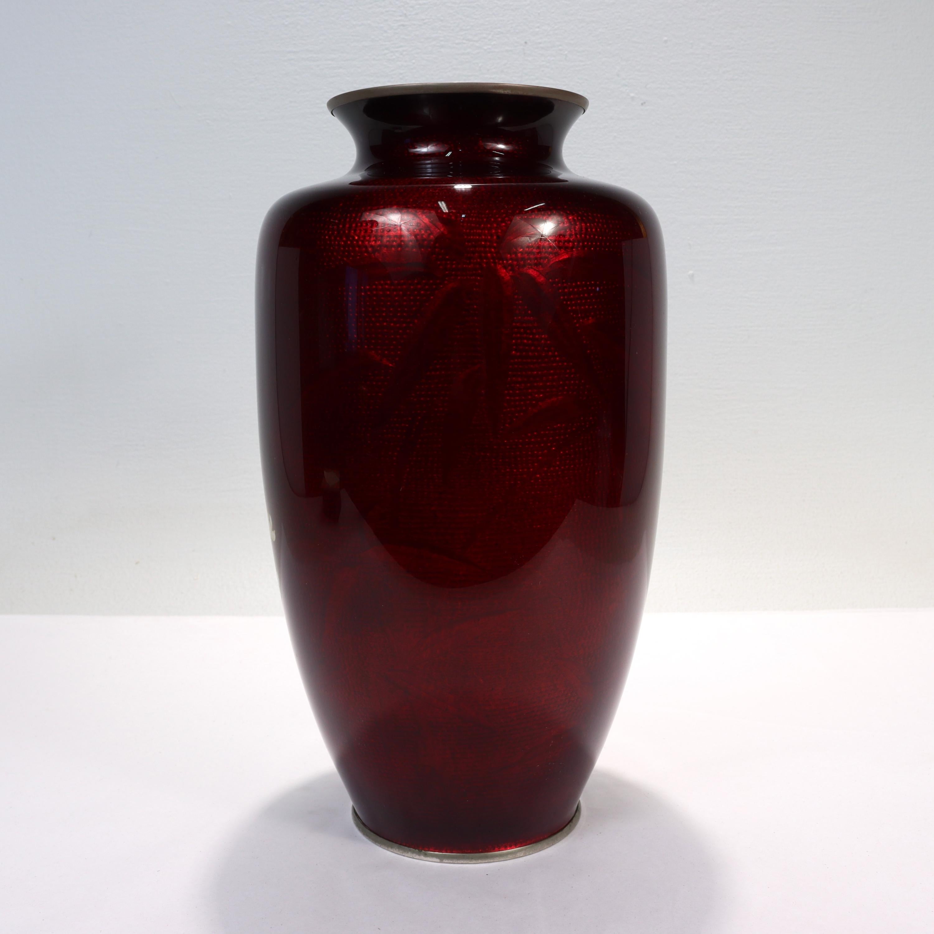 Alte oder antike japanische Cloisonné-Emaille- Ginbari-Vase mit Blumendekoration aus Cloisonné (Showa) im Angebot