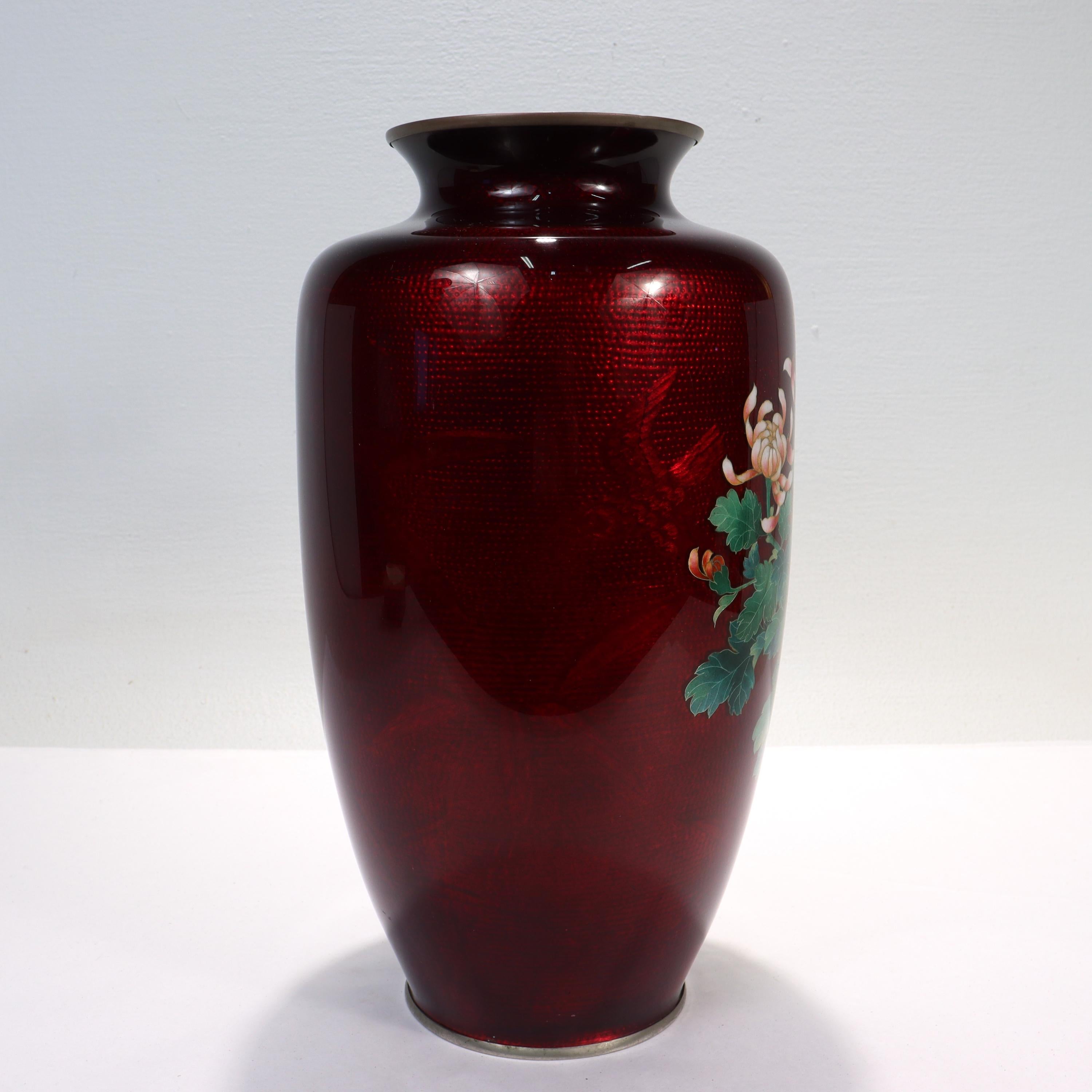 Alte oder antike japanische Cloisonné-Emaille- Ginbari-Vase mit Blumendekoration aus Cloisonné (Japanisch) im Angebot
