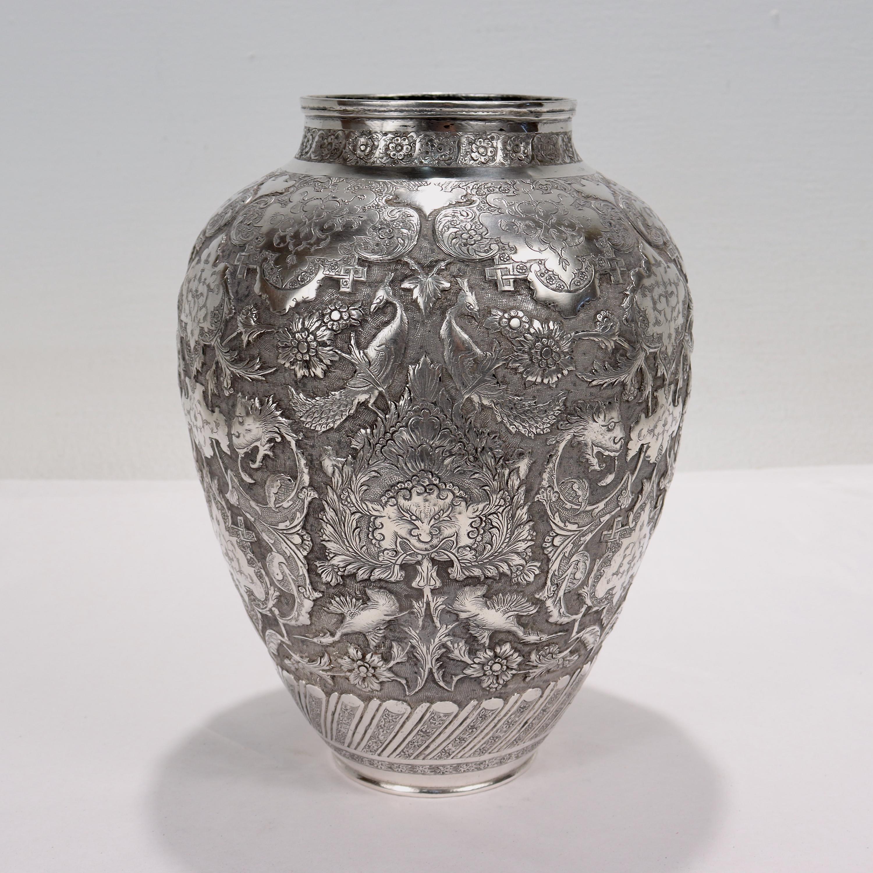 Vase ottoman ou persan ancien ou antique signé Pour femmes en vente