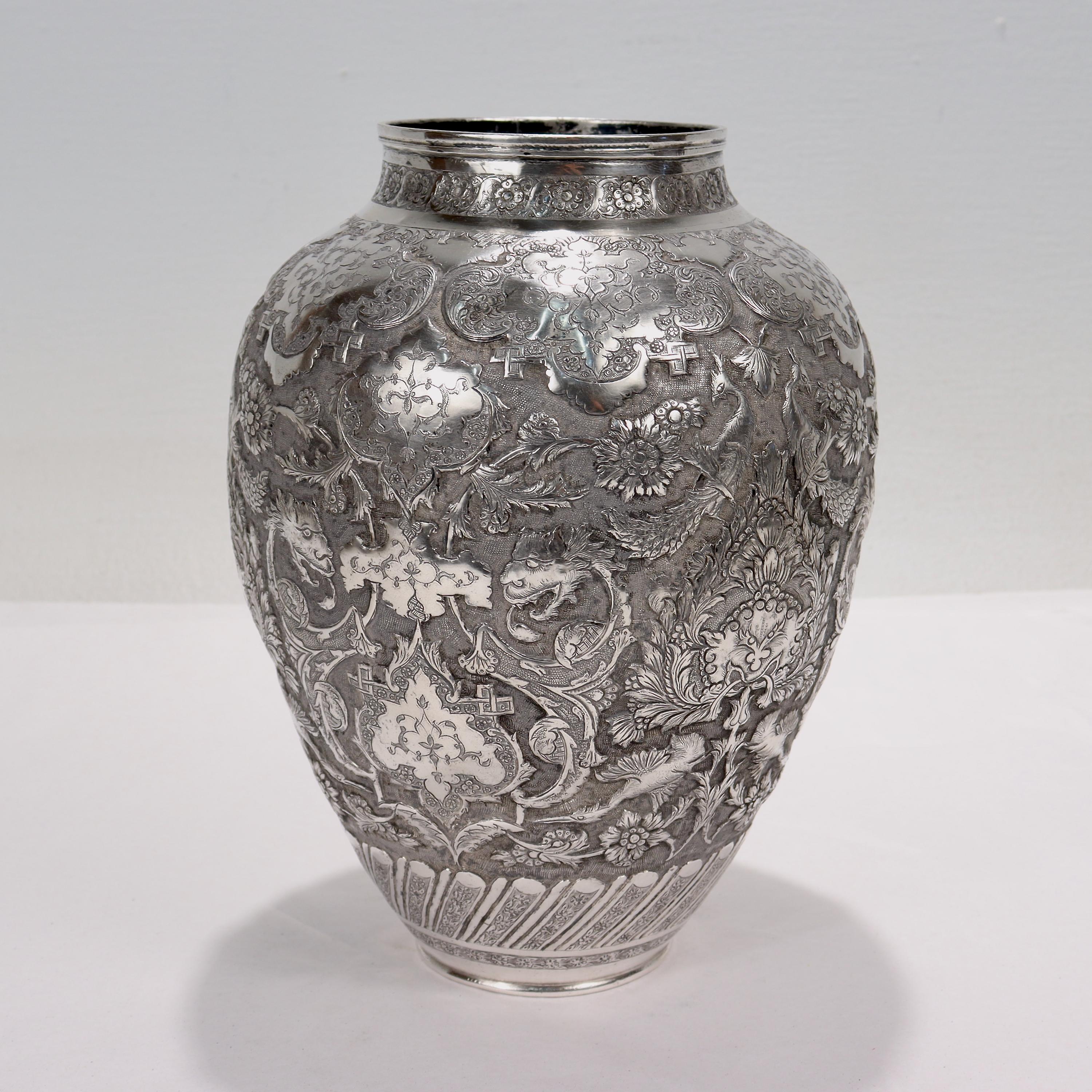Vase ottoman ou persan ancien ou antique signé en vente 1