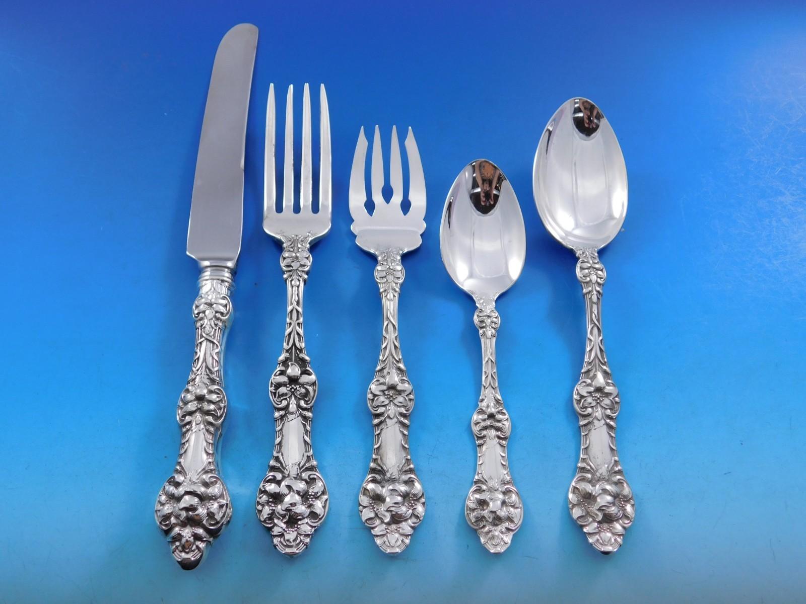 Splendido set di posate in argento sterling Old Orange Blossom by Alvin (Gorham), 60 pezzi. Questo set comprende:

12 coltelli per la cena con lame francesi antiche in acciaio inossidabile, 9 1/2