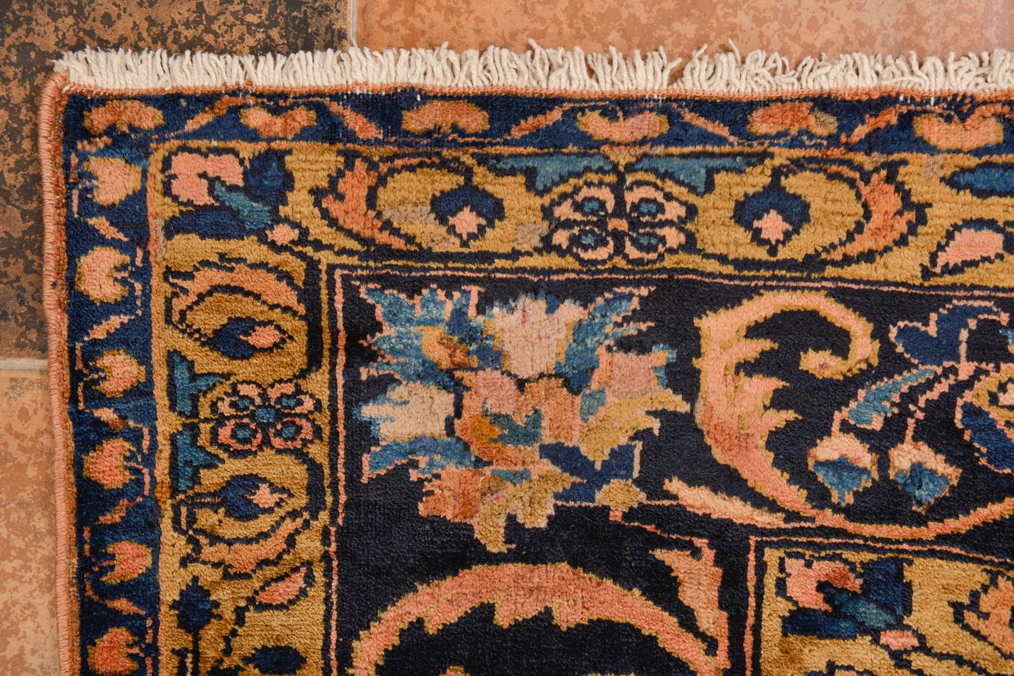 Antique Elegant Rare Oriental Carpet In Excellent Condition For Sale In Alessandria, Piemonte