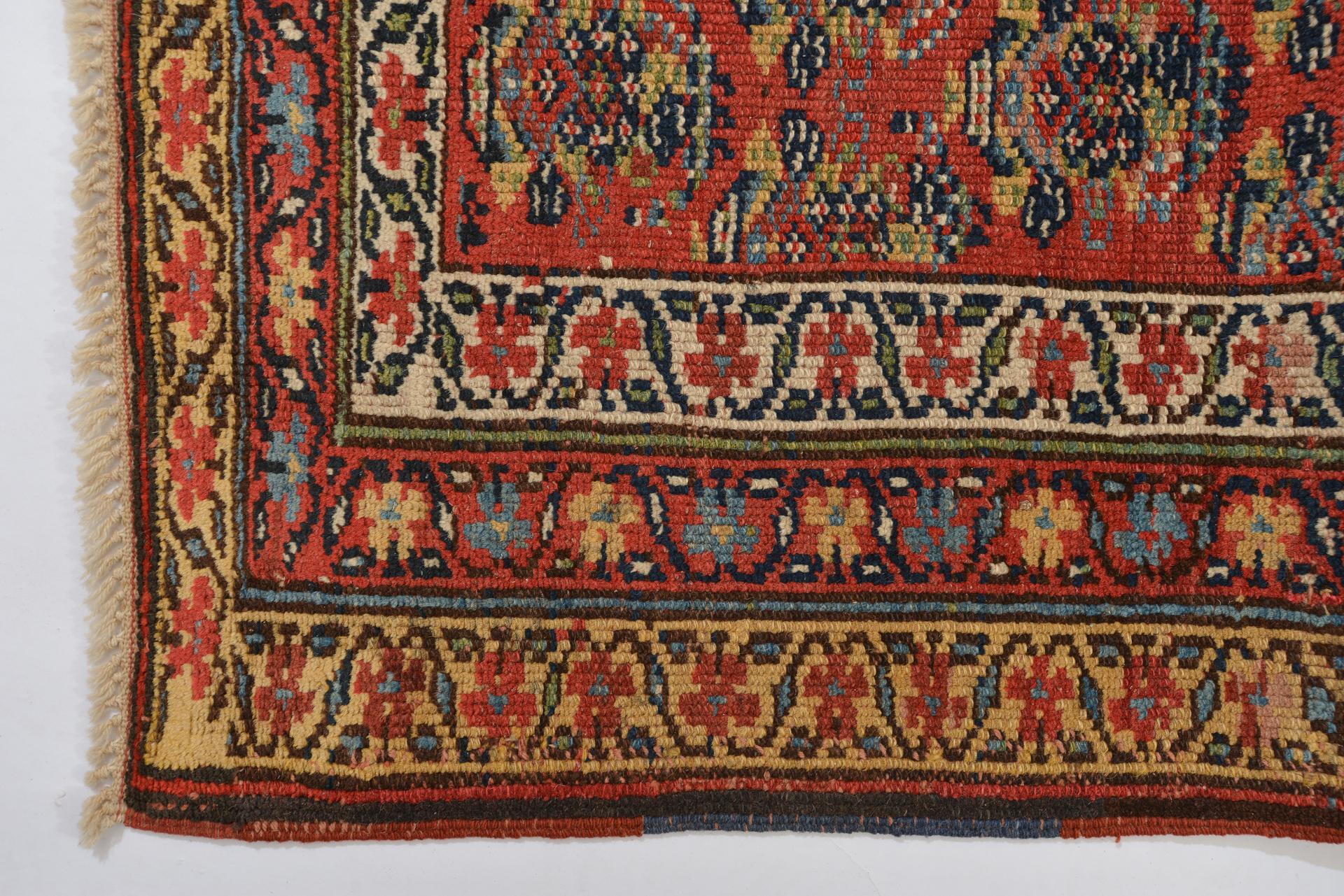 Old Oriental Carpet Runner In Excellent Condition For Sale In Alessandria, Piemonte