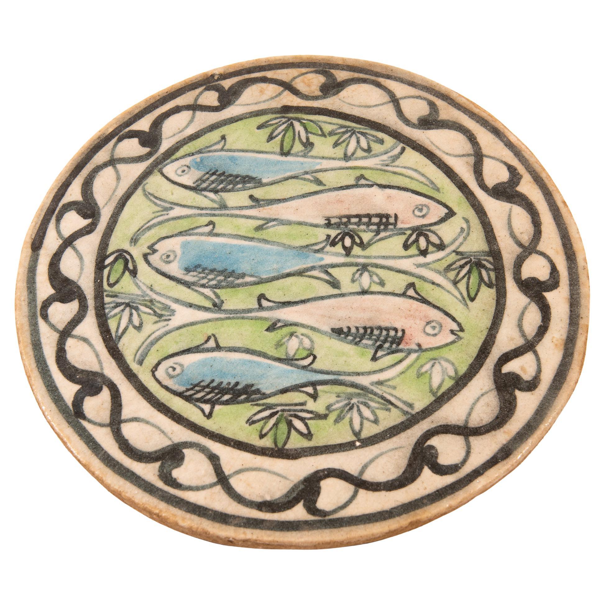 Antiguo azulejo de cerámica oriental pintado a mano con peces Cerámico en venta
