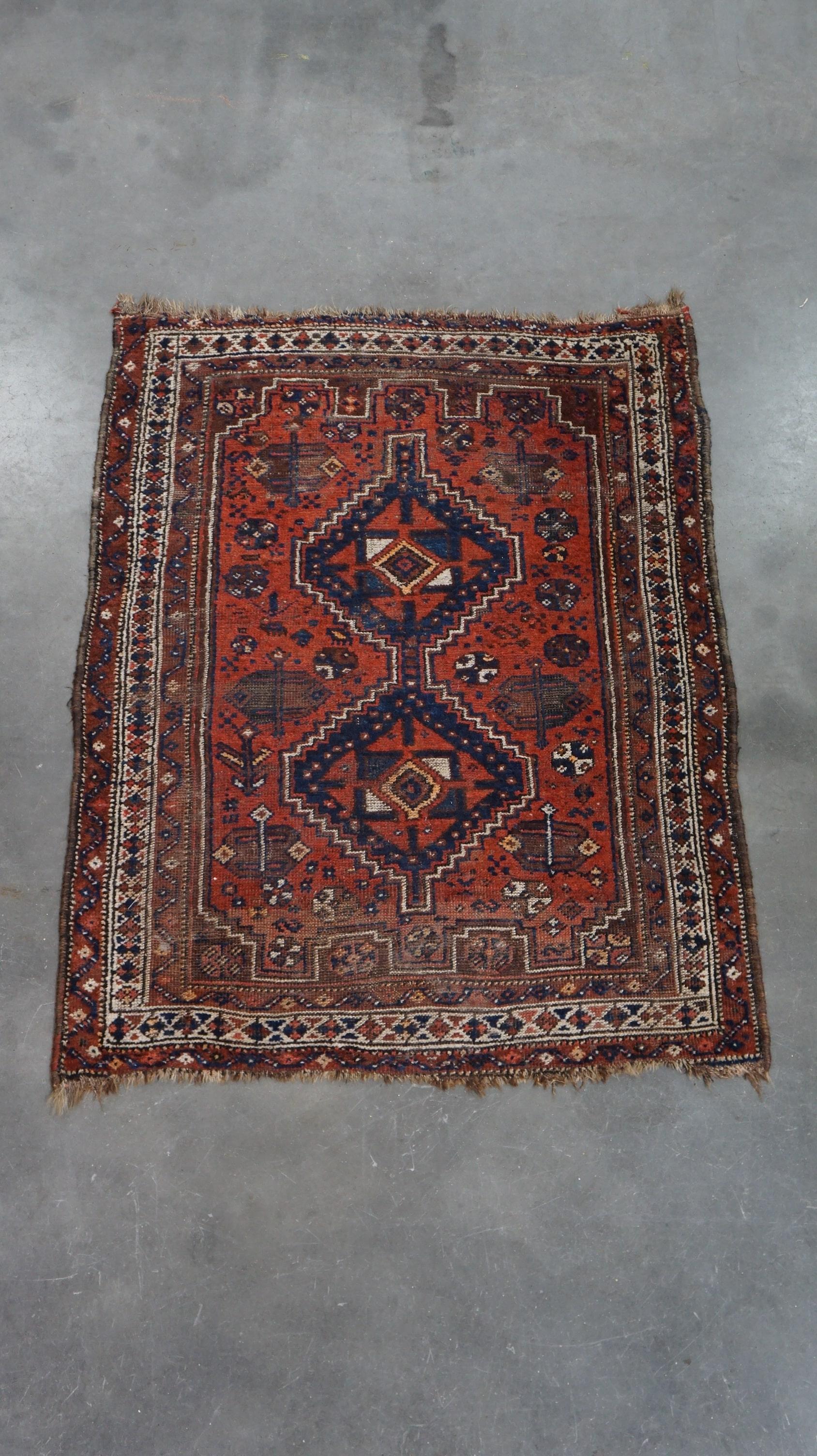 Hand-Woven Old oriental rug with beautiful colors and a nice vintage look 155x112 cm For Sale