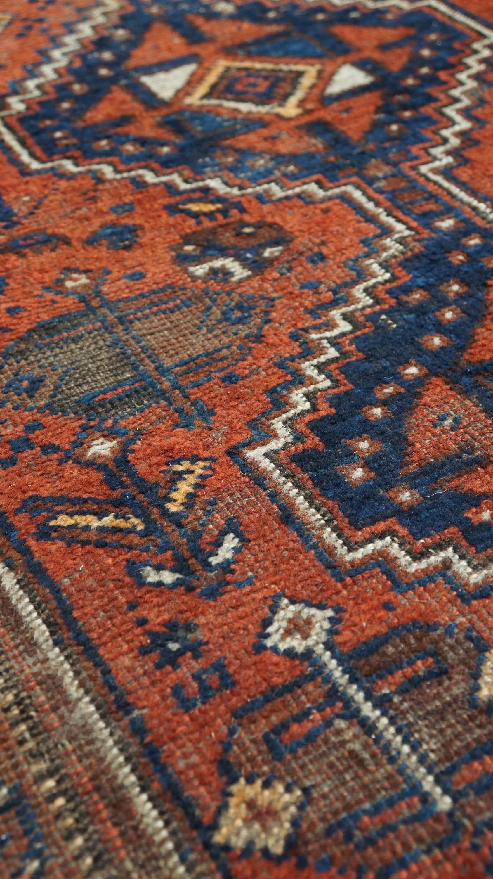 Old oriental rug with beautiful colors and a nice vintage look 155x112 cm In Fair Condition For Sale In Harderwijk, NL