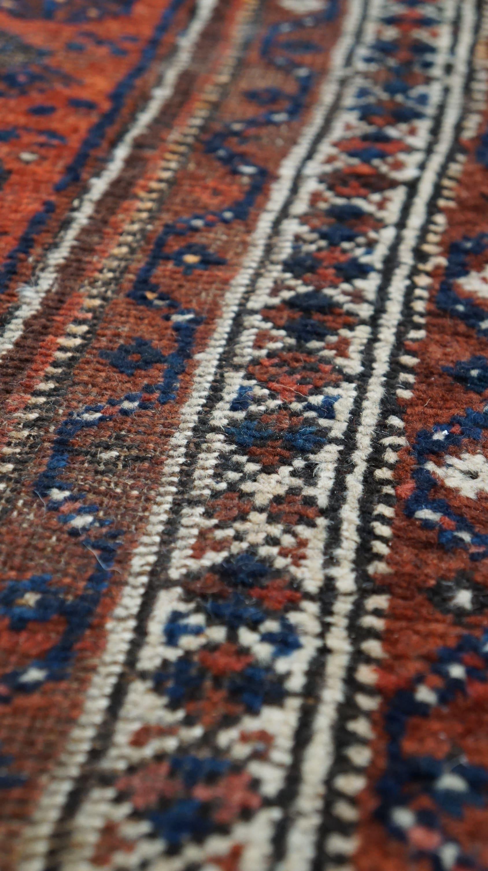 Old oriental rug with beautiful colors and a nice vintage look 155x112 cm For Sale 1
