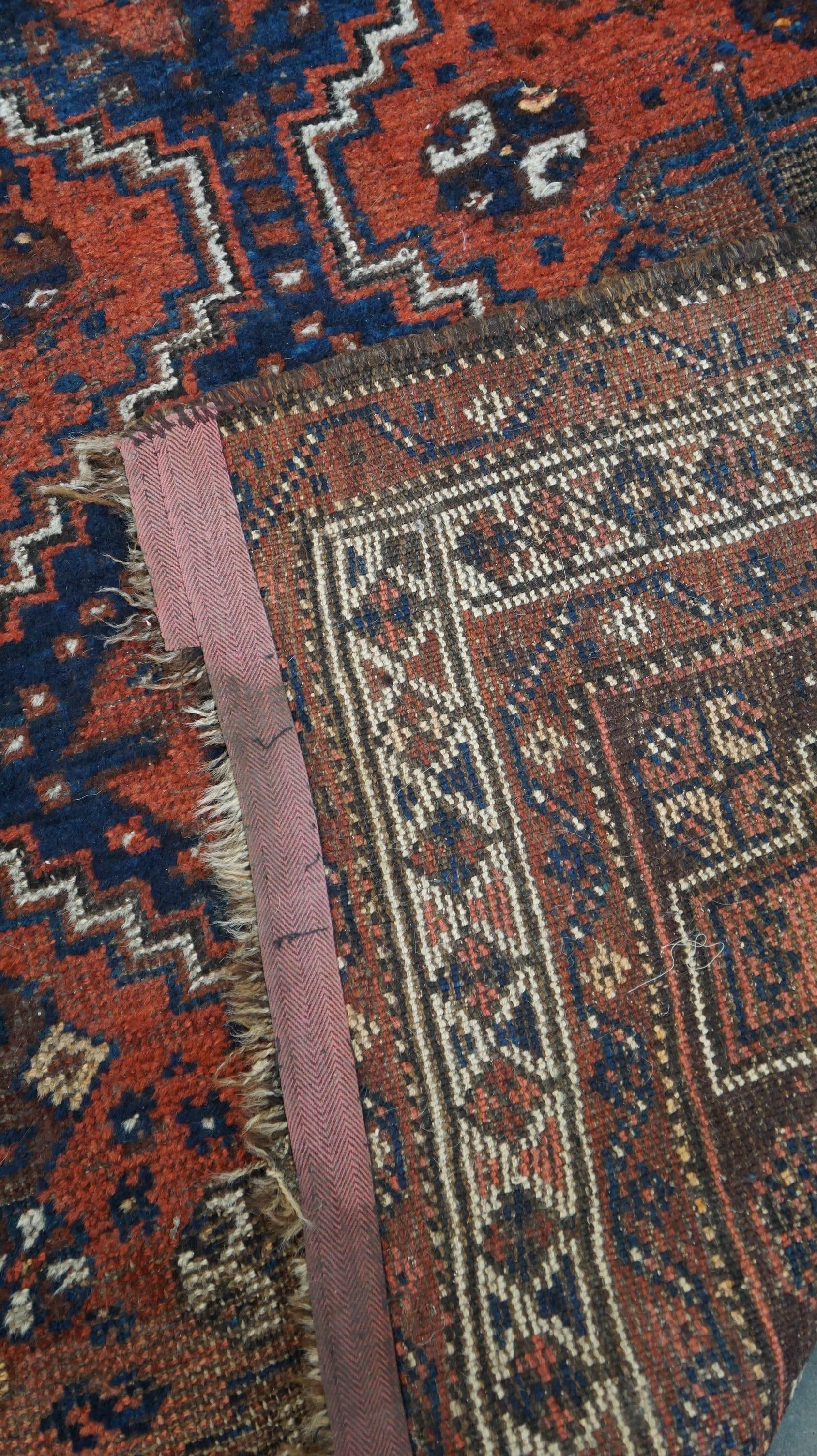 Old oriental rug with beautiful colors and a nice vintage look 155x112 cm For Sale 2