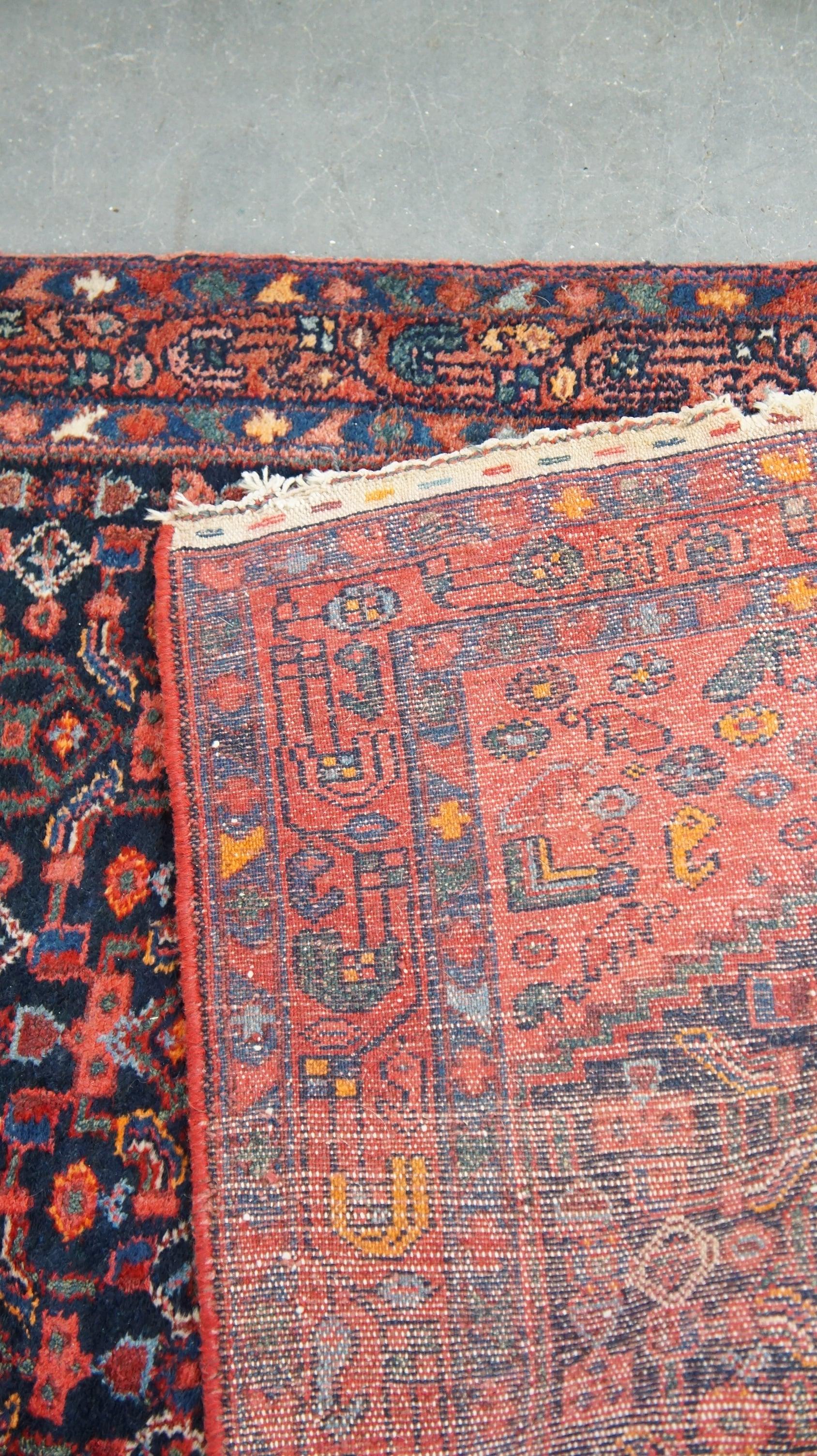 Ancien chemin de table oriental fait à la main avec des tons bleu foncé et rouge 315x105cm en vente 3