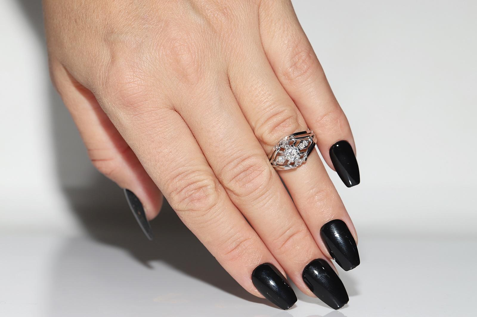 Vecchio anello originale d'epoca CIRCA 1960 in platino con diamanti naturali decorati in vendita 7