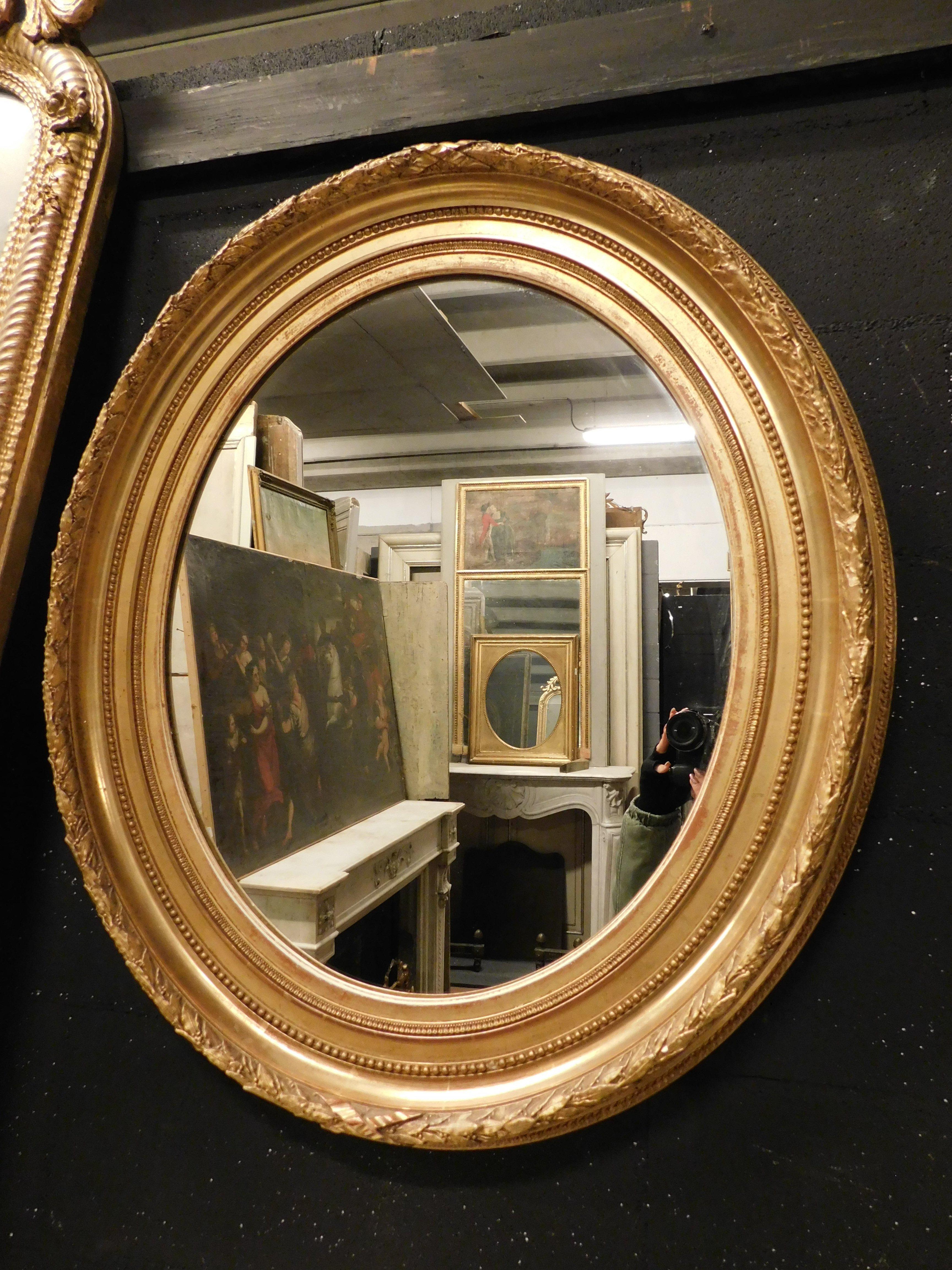 Italian Old Oval Mirror in gilded wood carved, Italy For Sale