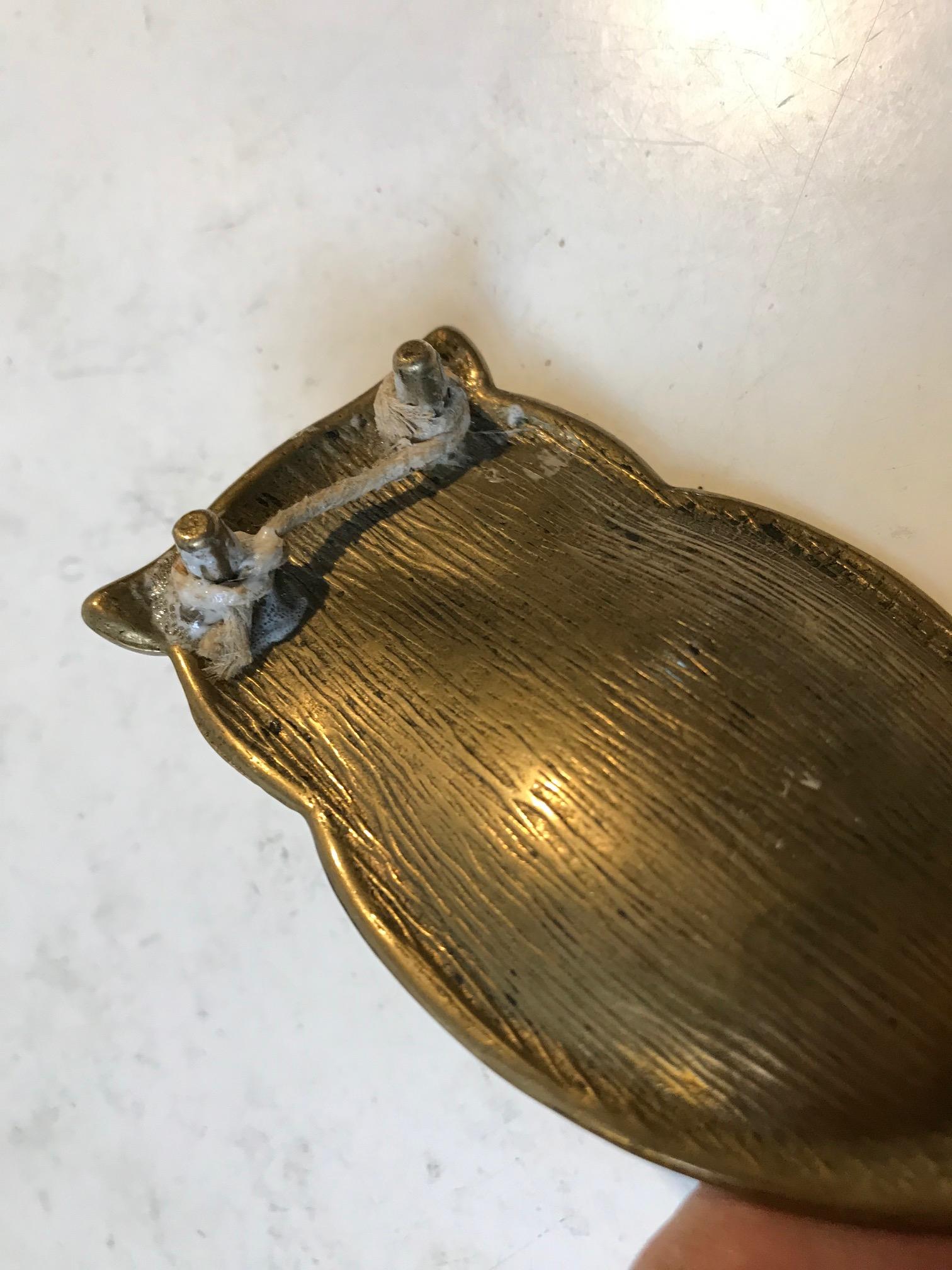 Old Owl Ashtray, Plaque in Brass In Good Condition For Sale In Esbjerg, DK