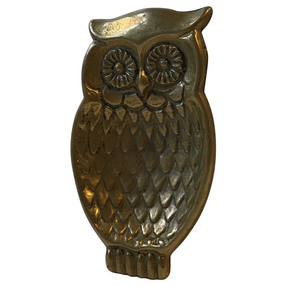 Old Owl Ashtray, Plaque in Brass For Sale