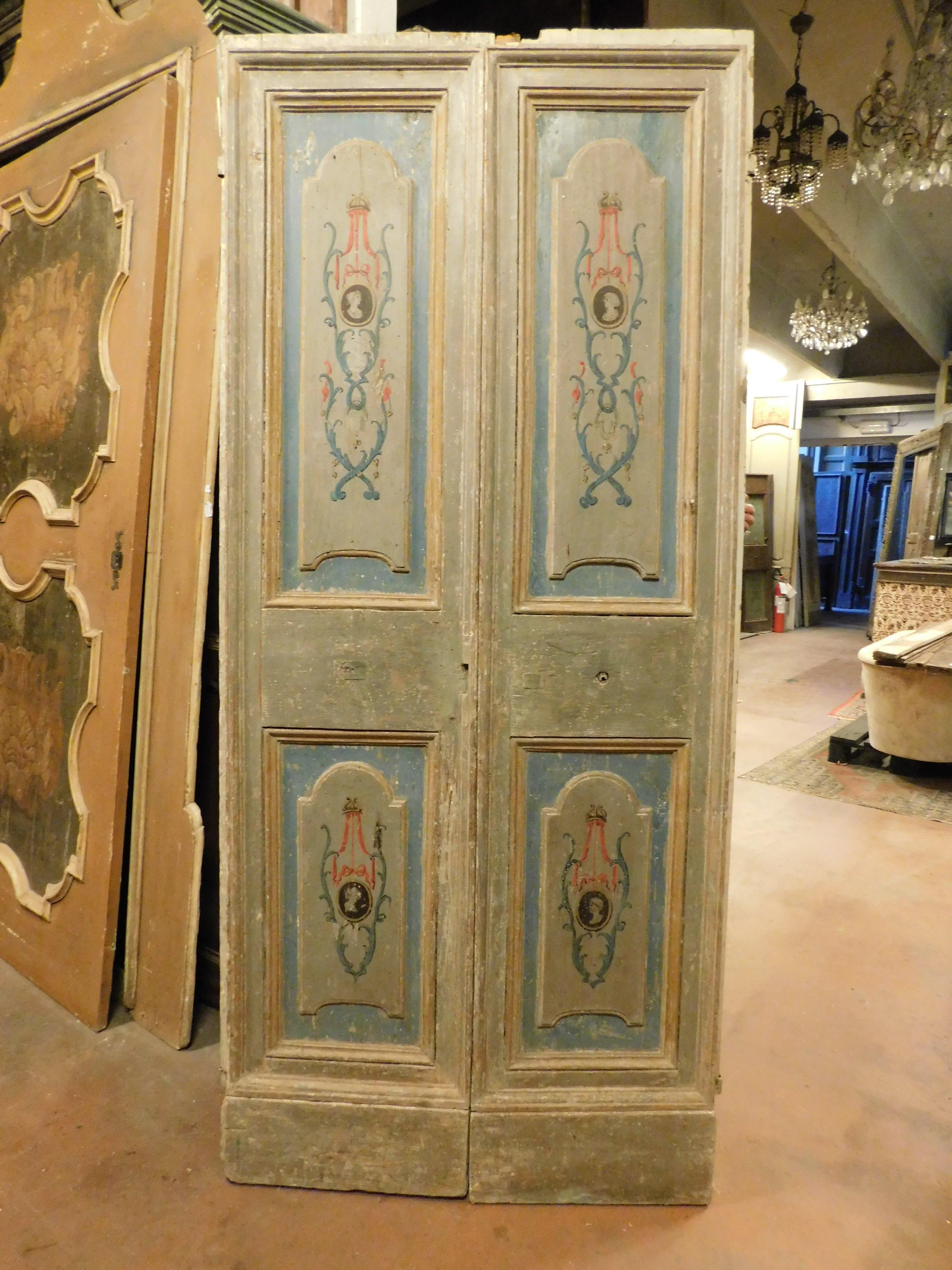 Ancient interior door with two wings, richly painted on the front and with a smooth white back, push opening, originating from Naples, from the 18th century, without frame therefore also possible to use as decorative panels or as a sliding door with
