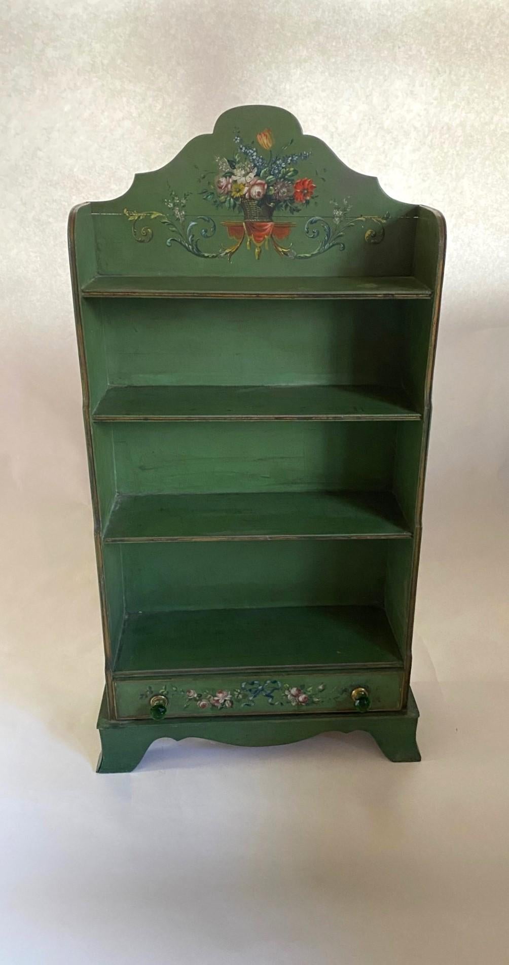 XX secolo Vecchio  Scaffale a raggiera dipinto con decorazioni dipinte a mano e cassetto in vendita