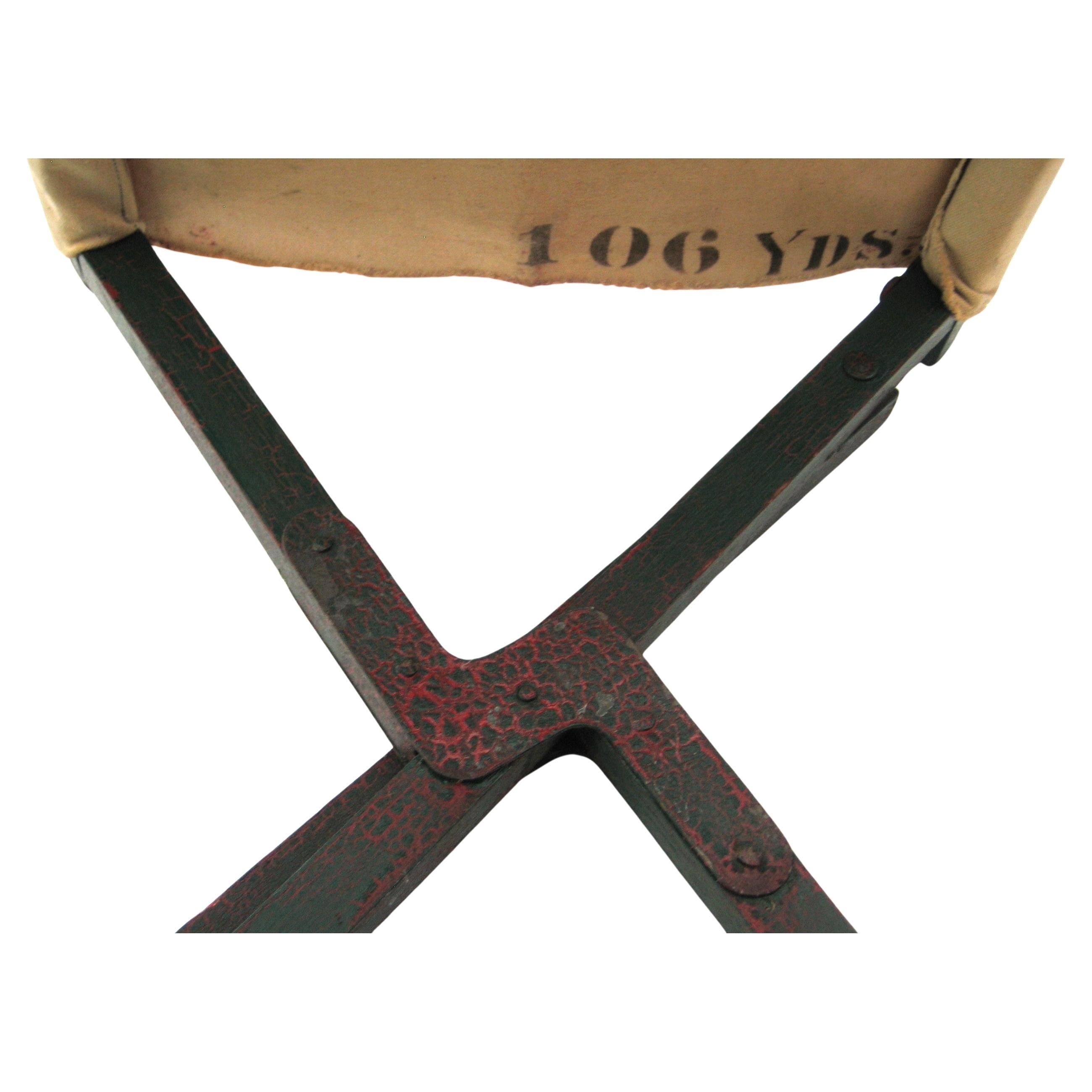 Old Painted Wood & Riveted Metal Campaign Style Klappbarer Stuhl / Hocker aus Holz (Handgefertigt) im Angebot