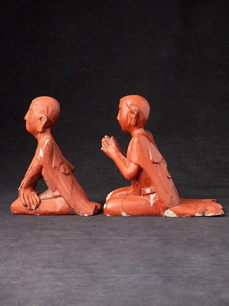 Old pair of monk statues from Burma In Good Condition For Sale In DEVENTER, NL