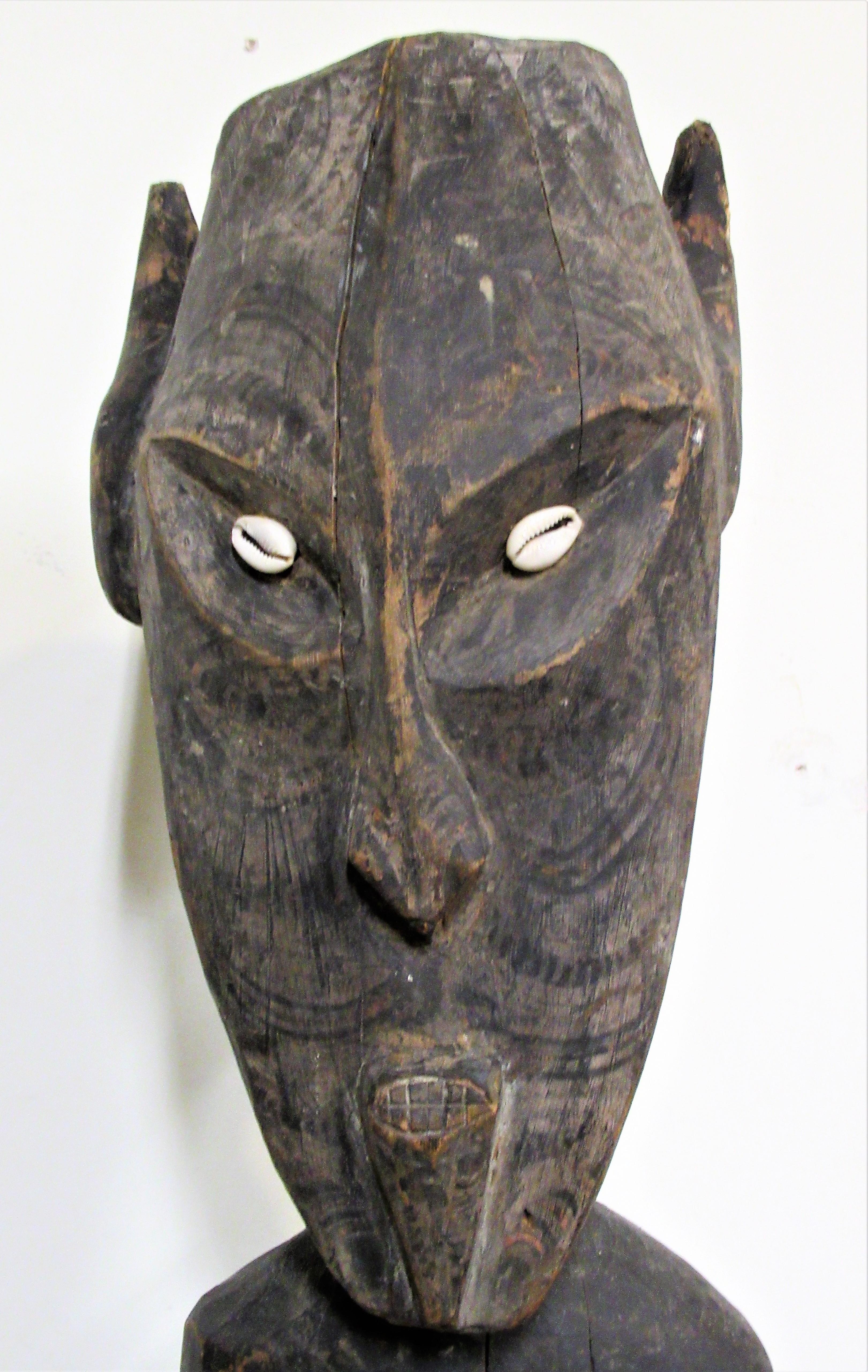 Tribal Ancienne figure debout de la Papouasie-Nouvelle-Guinée en vente