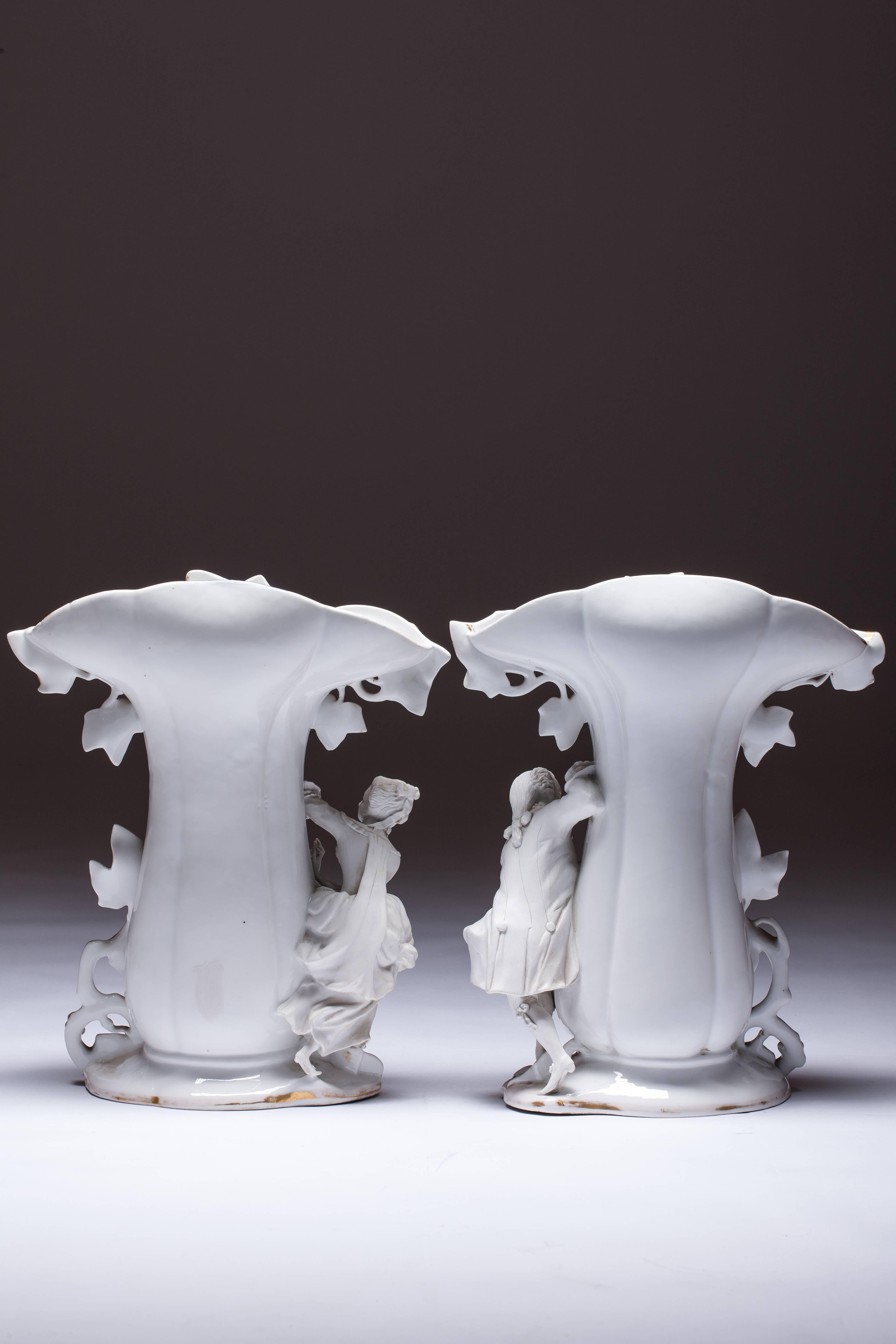 Old Paris Hand-Painted Porcelain Vase with Bisque Figurines For Sale 4