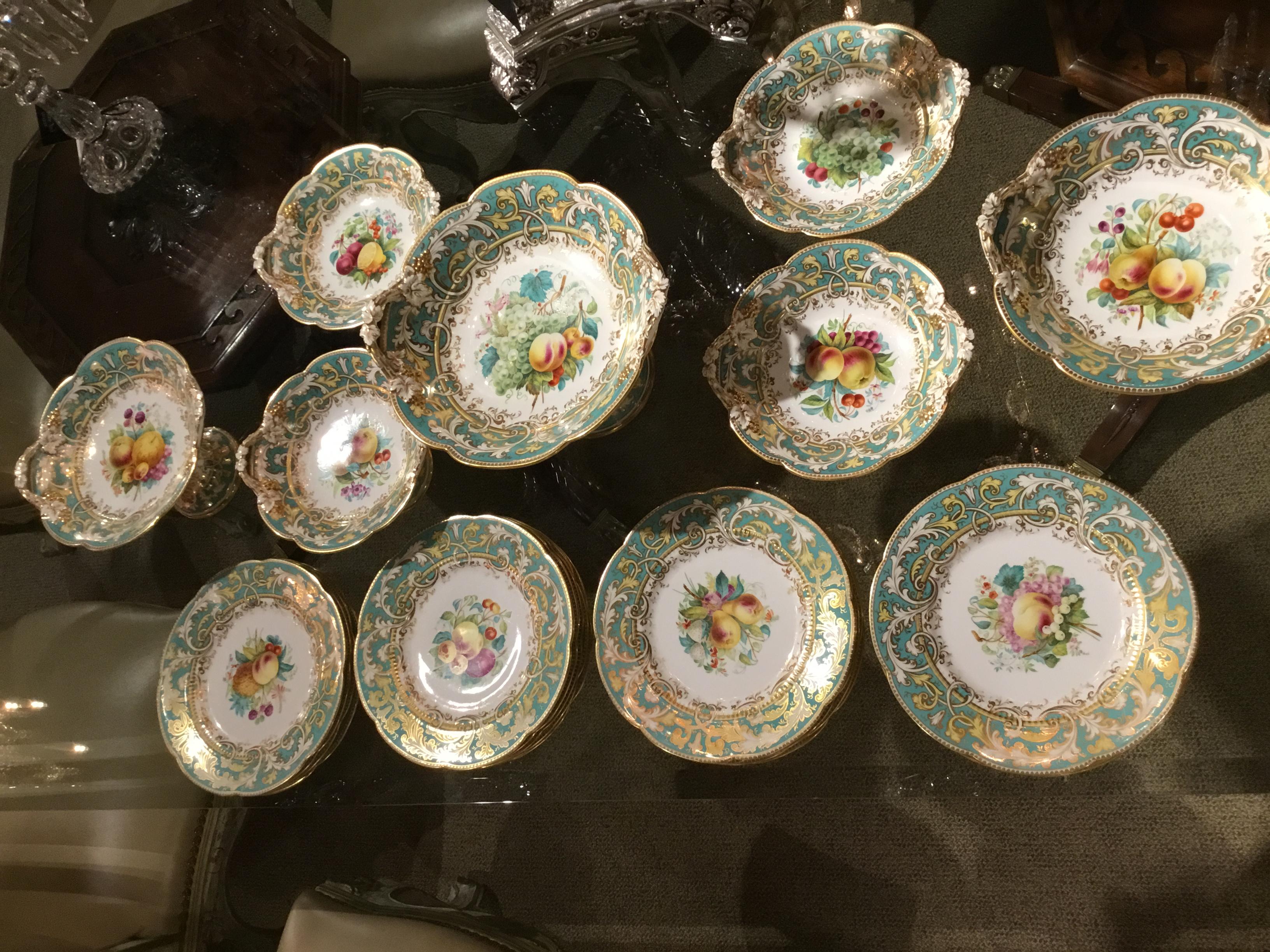 Old Paris Porcelain 24-Piece Dessert Set with Fruit, Floral, and Foliate Design In Good Condition In Houston, TX