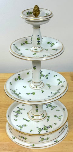 Old Paris Porcelaine & Bronze doré  Compote/Tazza à quatre rangs 'Ne m'oubliez pas' (Forget Me Not)