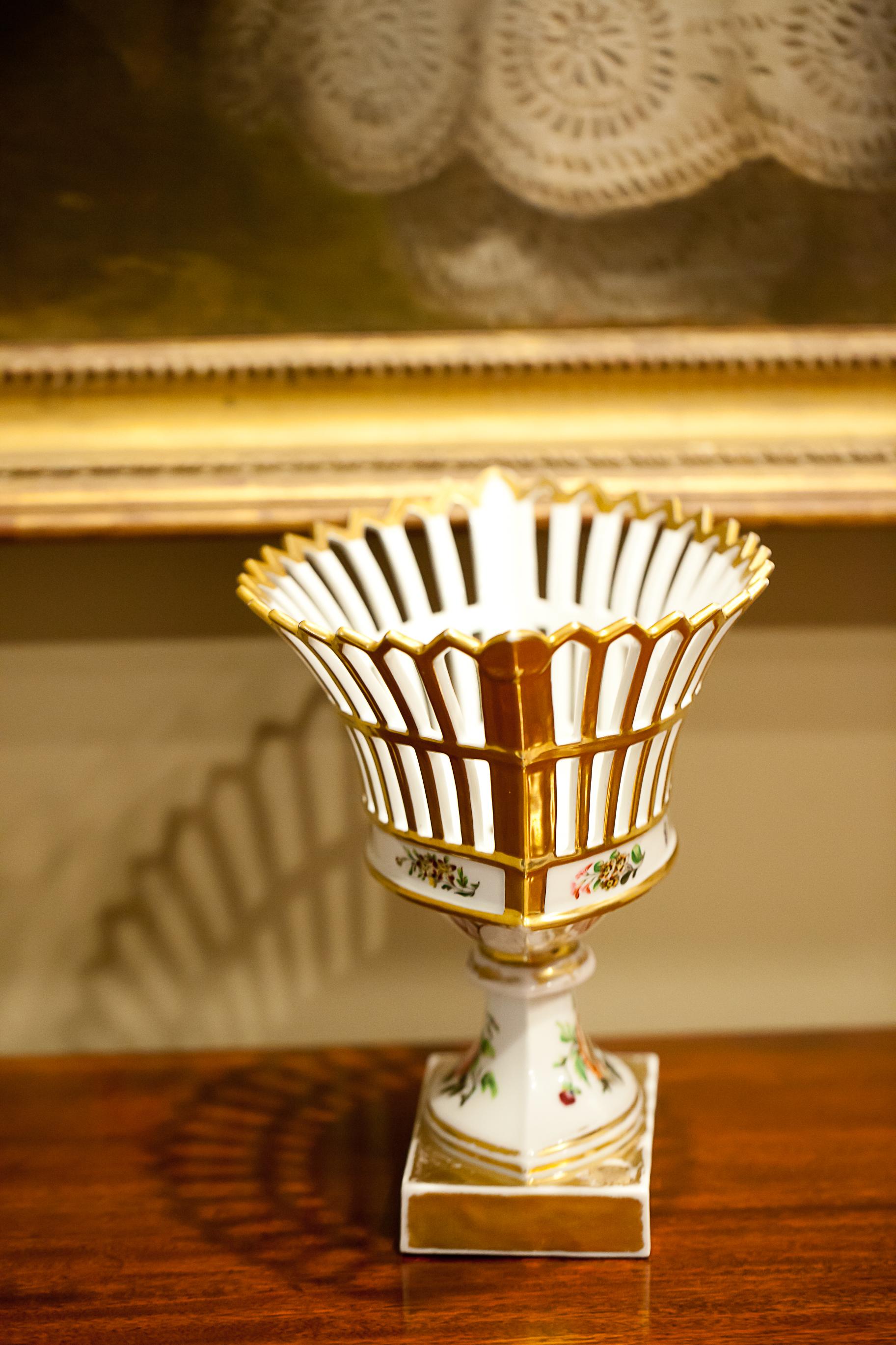 French Old Paris Porcelain Reticulated Compote, Paris, circa 1815 For Sale