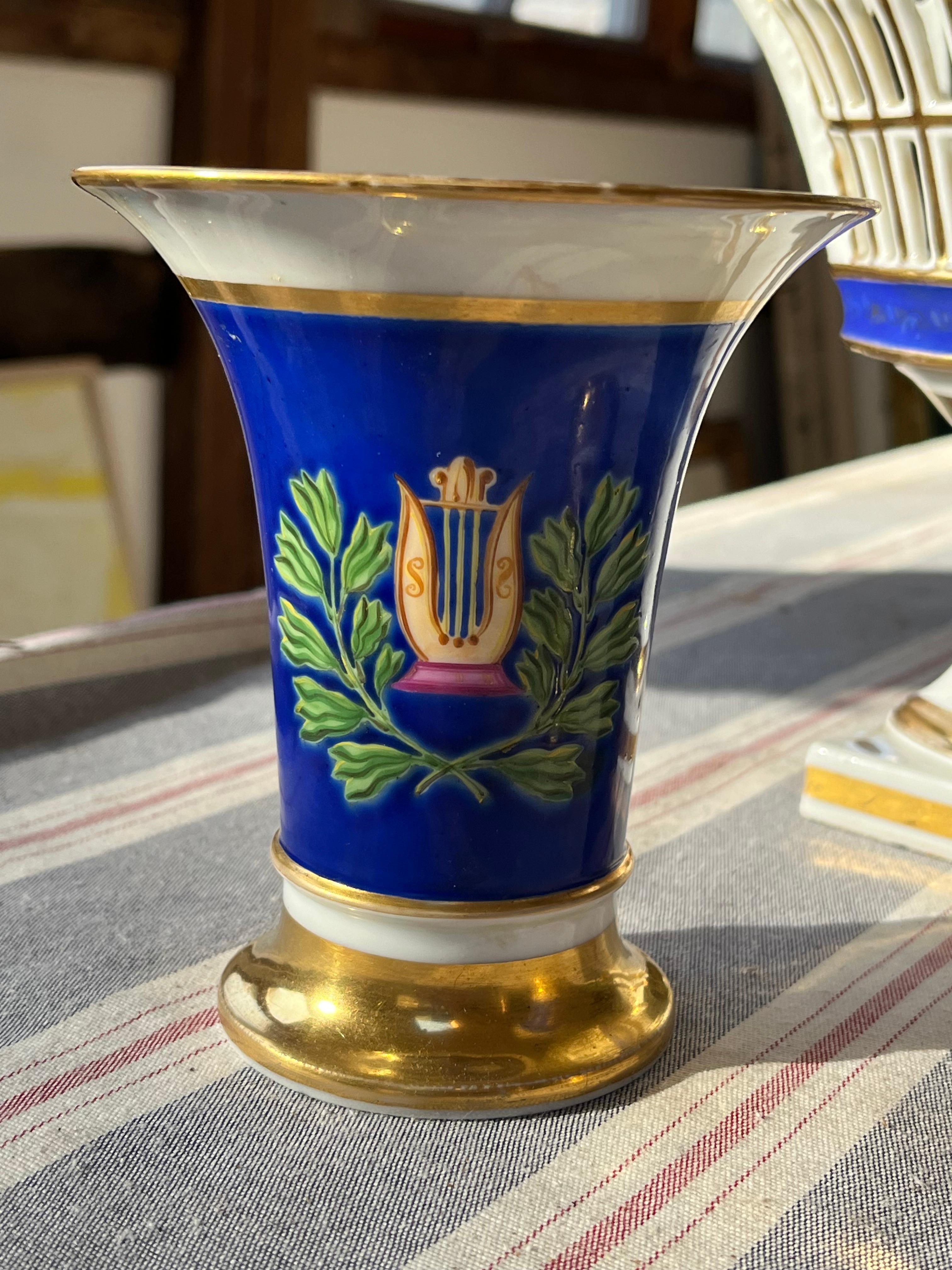 Gilt Old Paris Porcelain Vases and Basket, C. 1800 For Sale