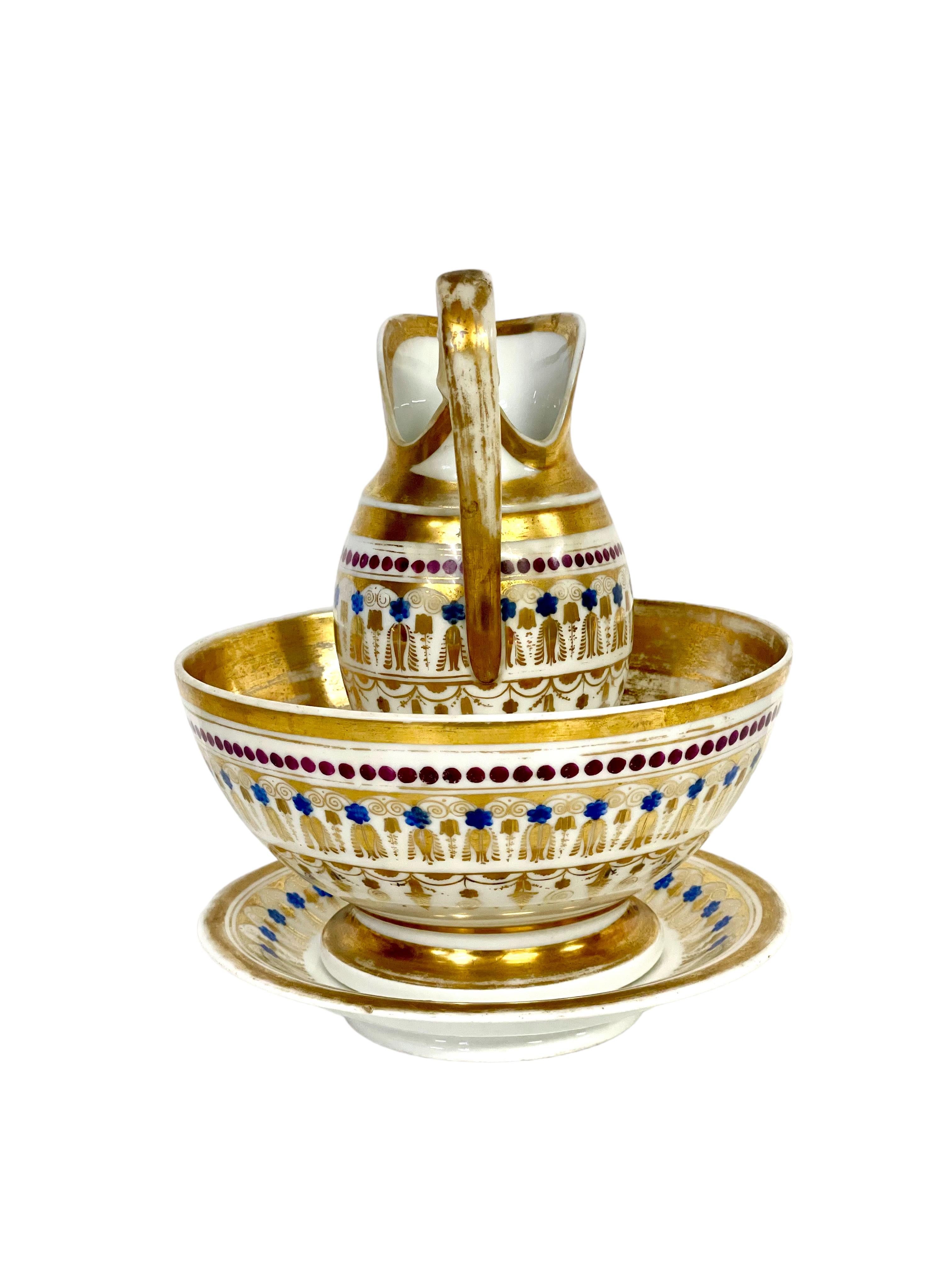 Ancienne cuvette et bassin en porcelaine de Paris à décor doré en vente 4
