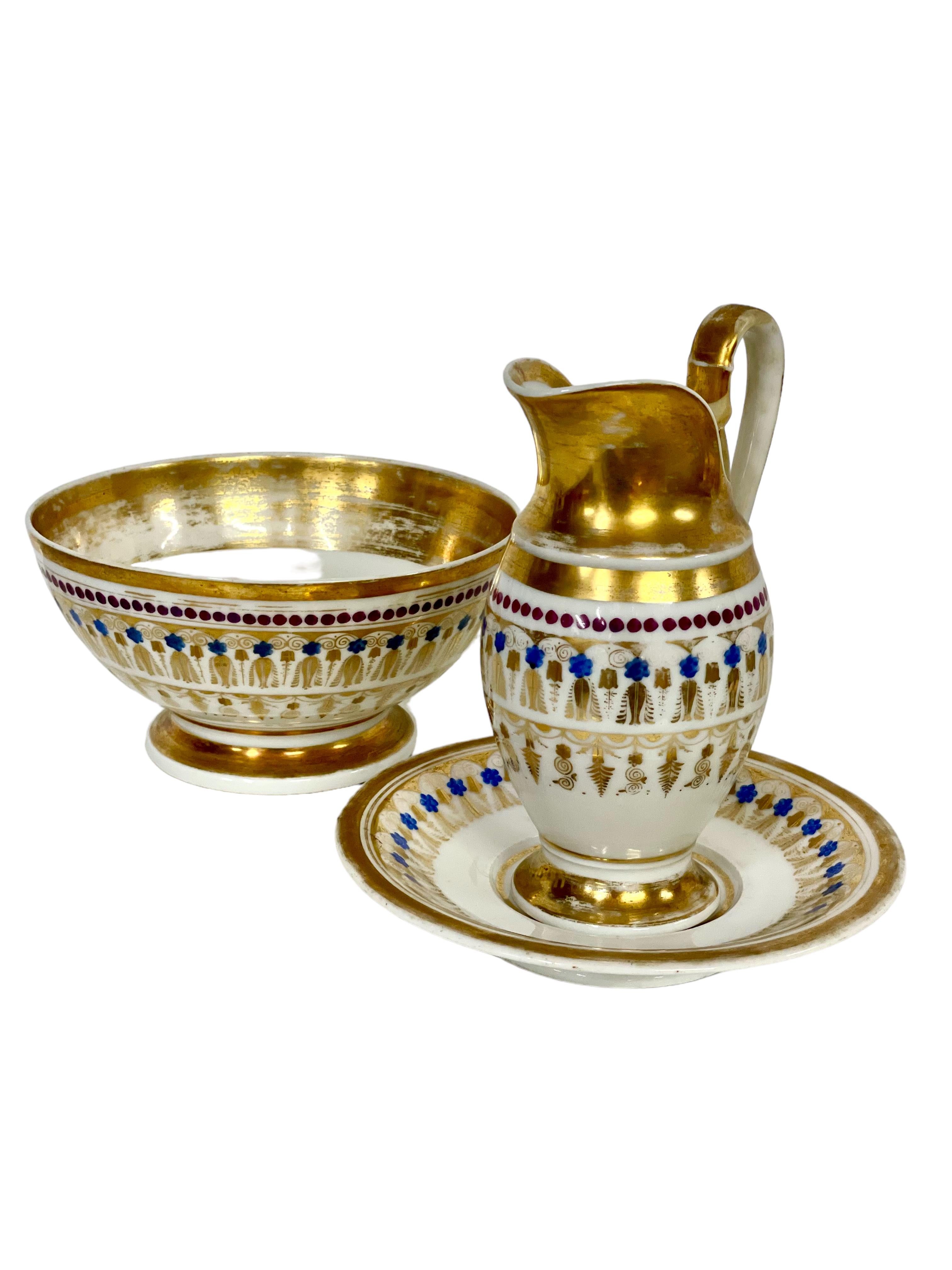 19th Century Old Paris Porcelain Wash Jug and Basin with Gilt Decoration For Sale