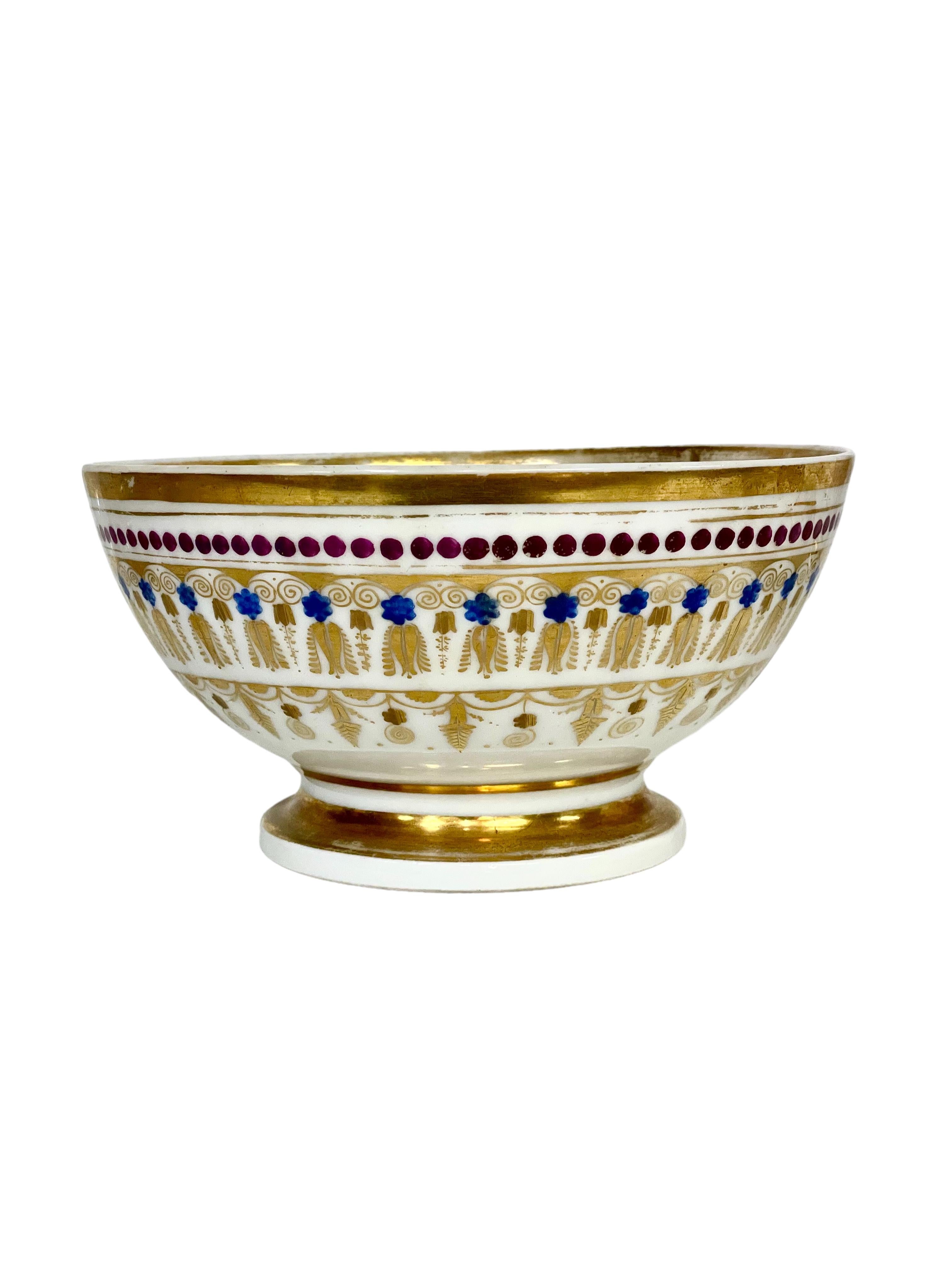 XIXe siècle Ancienne cuvette et bassin en porcelaine de Paris à décor doré en vente