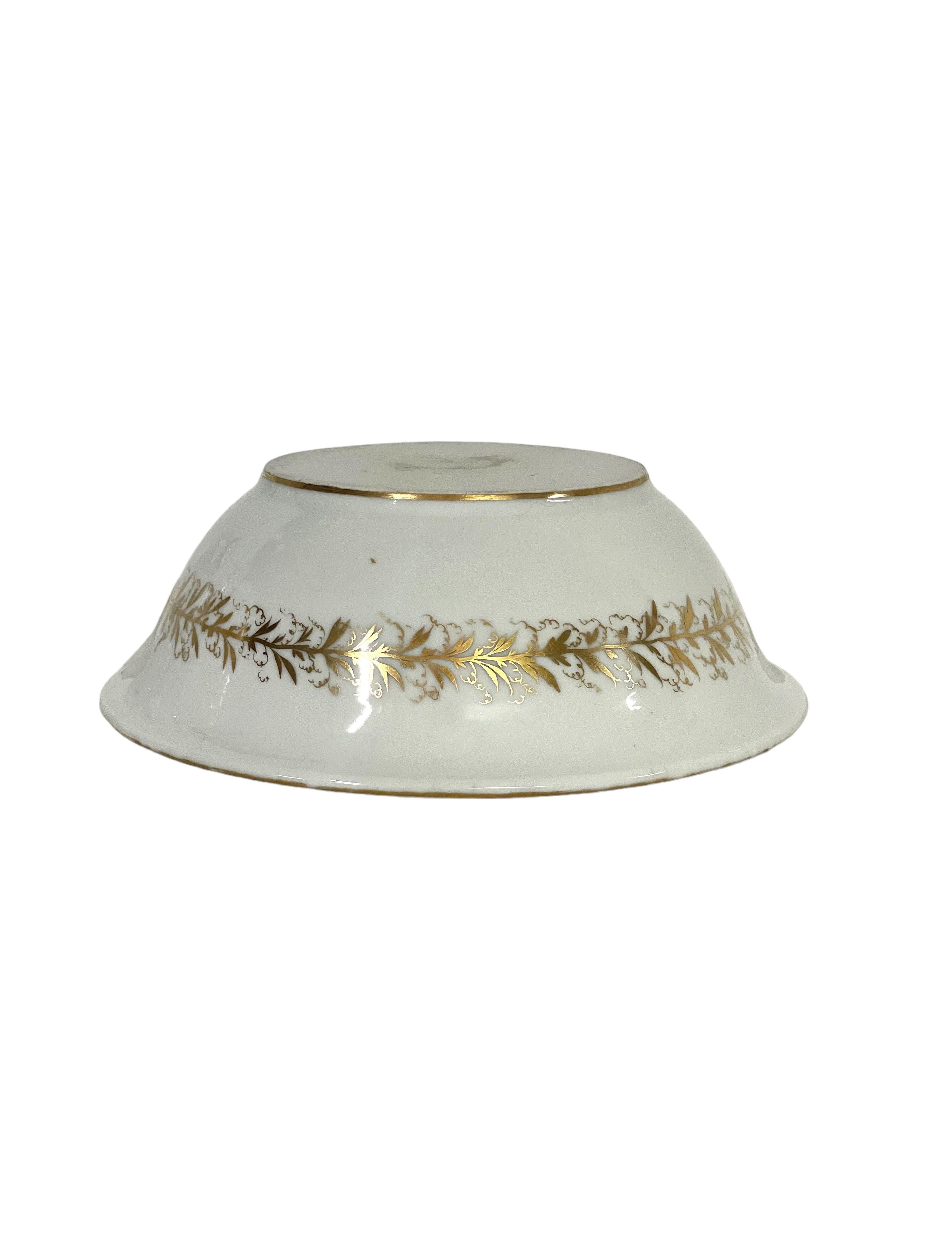 19th Century Set of Old Paris Porcelain Wash Jug and Basin with Gilt Decoration For Sale 10