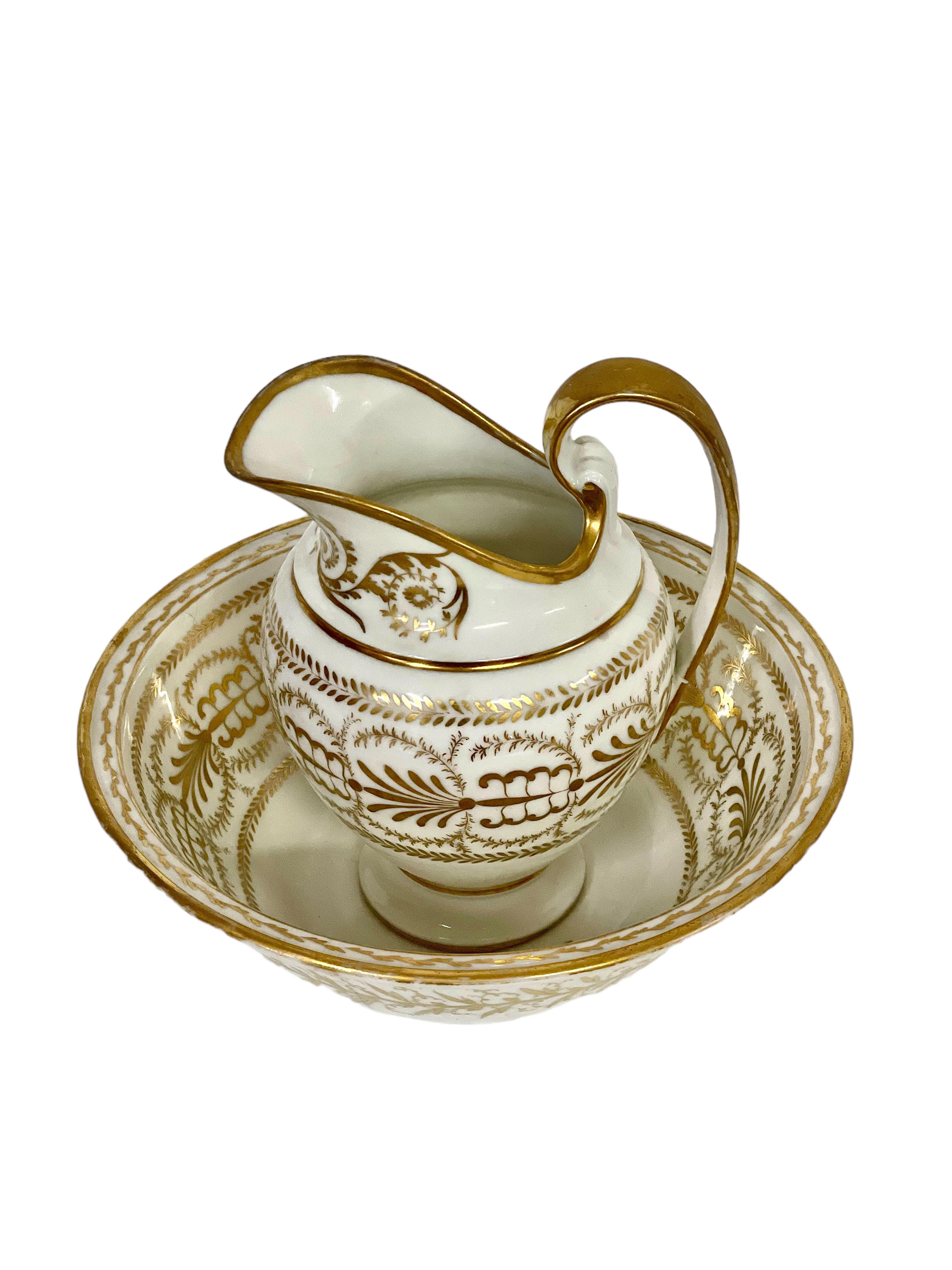 19th Century Old Paris Porcelain Wash Jug and Basin with Gilt Decoration For Sale