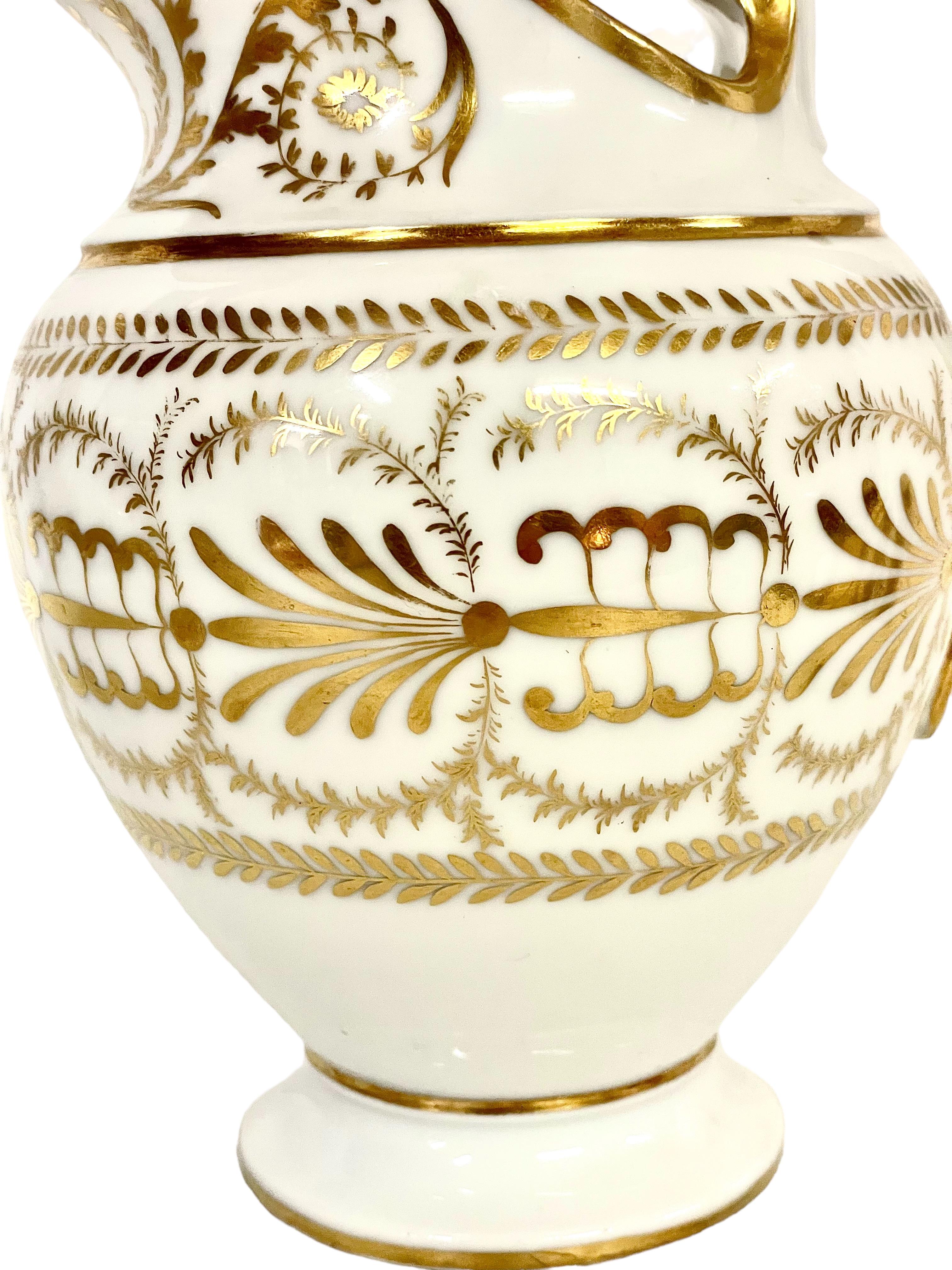 Porcelaine Ancienne cuvette et bassin en porcelaine de Paris à décor doré en vente