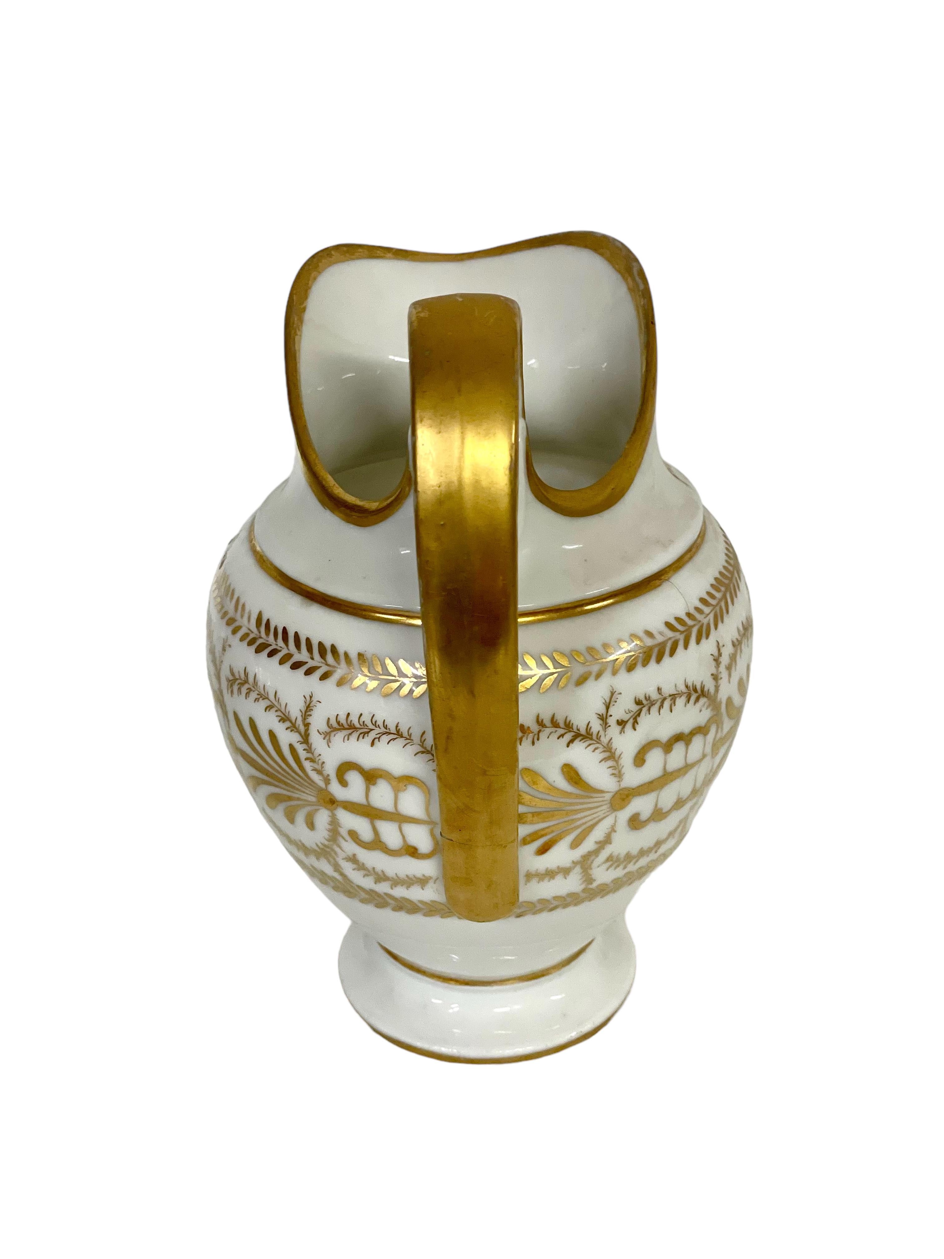 Ancienne cuvette et bassin en porcelaine de Paris à décor doré en vente 1