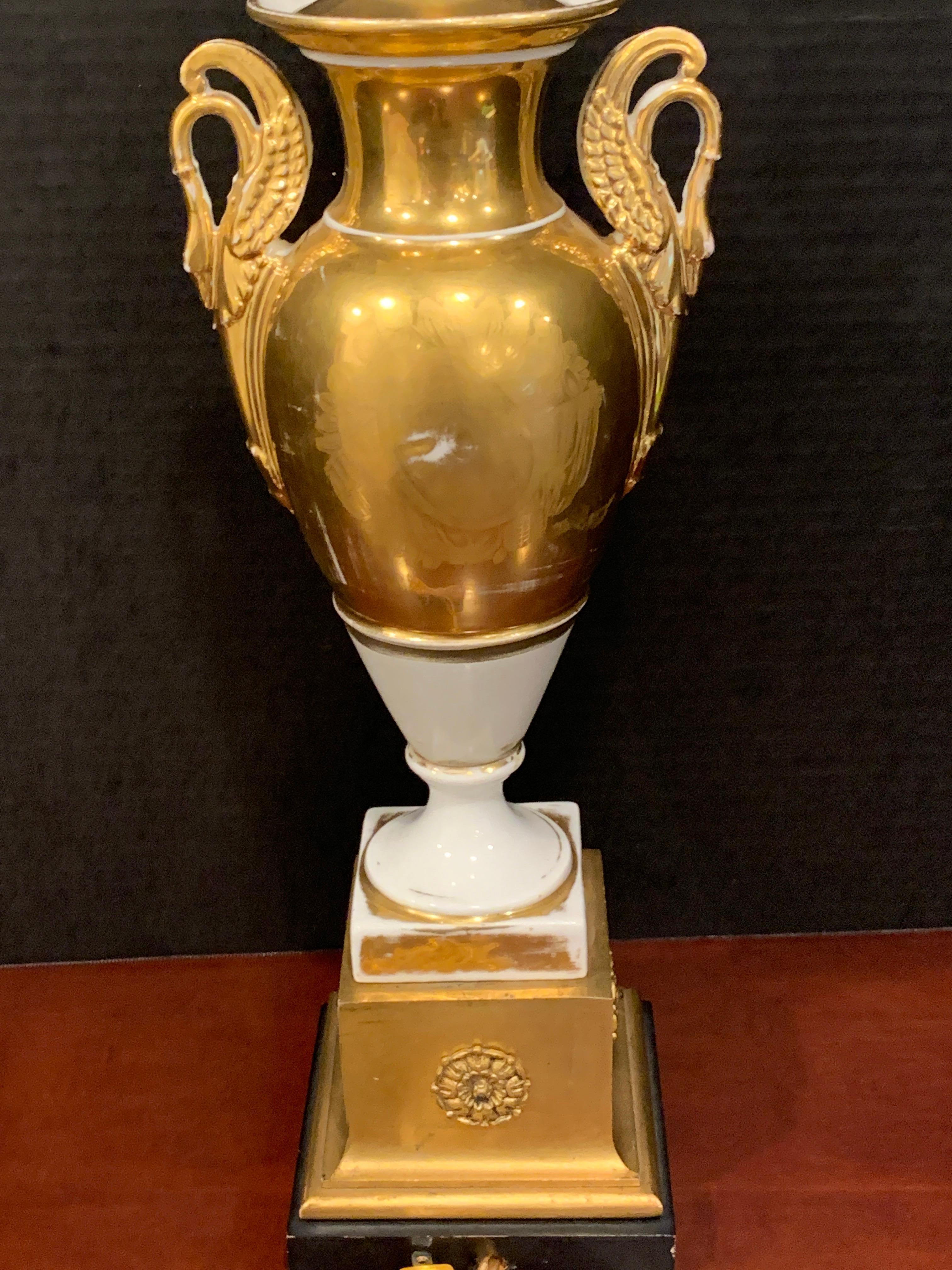 Old Paris Swan Handled Topographical Vase of Hanover Terrace, Regents Park 4