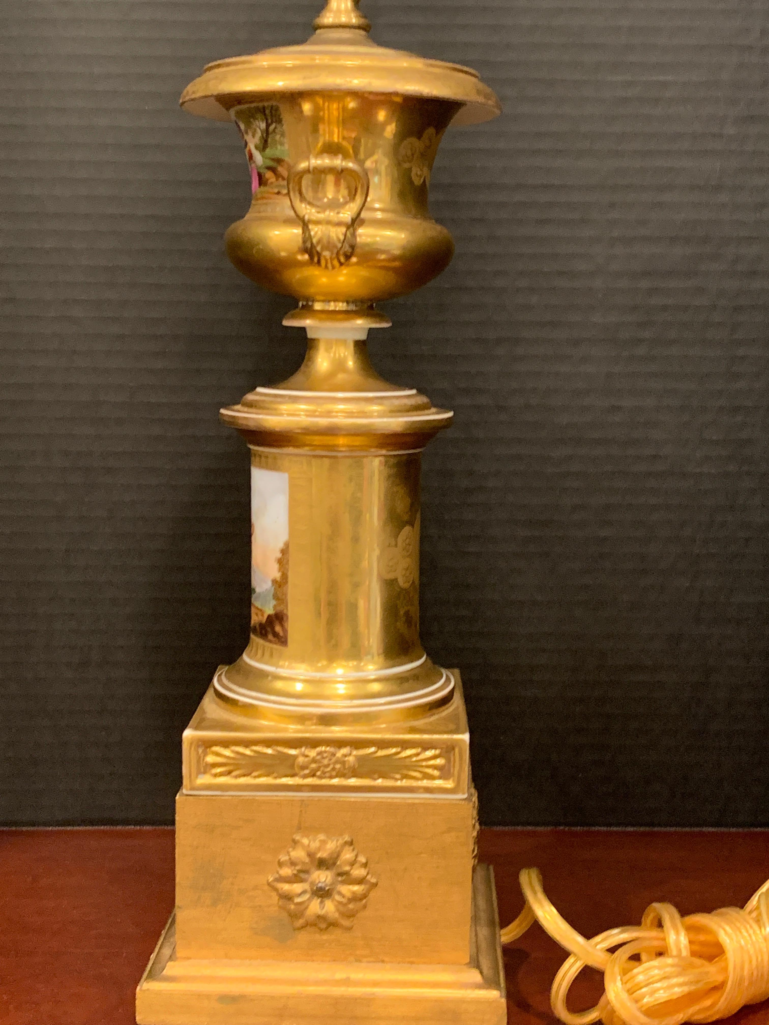 Urna campana Old Paris con motivo alla moda tirolese, ora come lampada in vendita 4