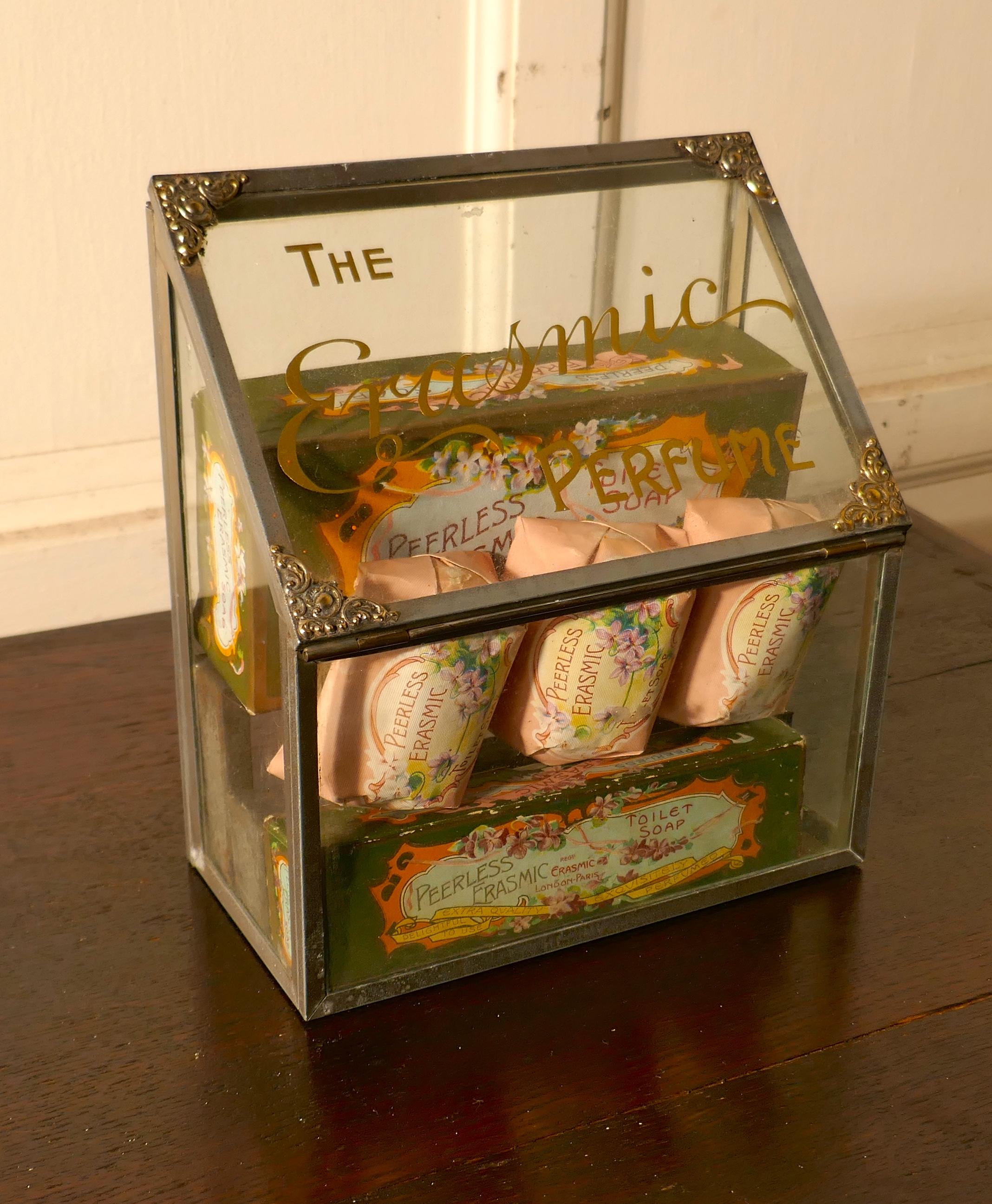 Old Perfume, Chemist Shop Display Cabinet, Erasmic Soaps und Boxen (Edwardian)